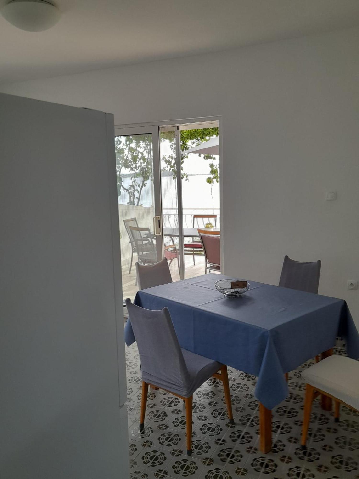 Beachfront apartments Ljubljeva