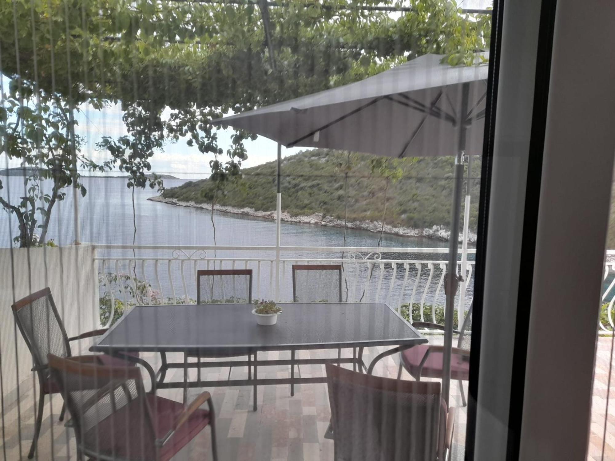 Beachfront apartments Ljubljeva