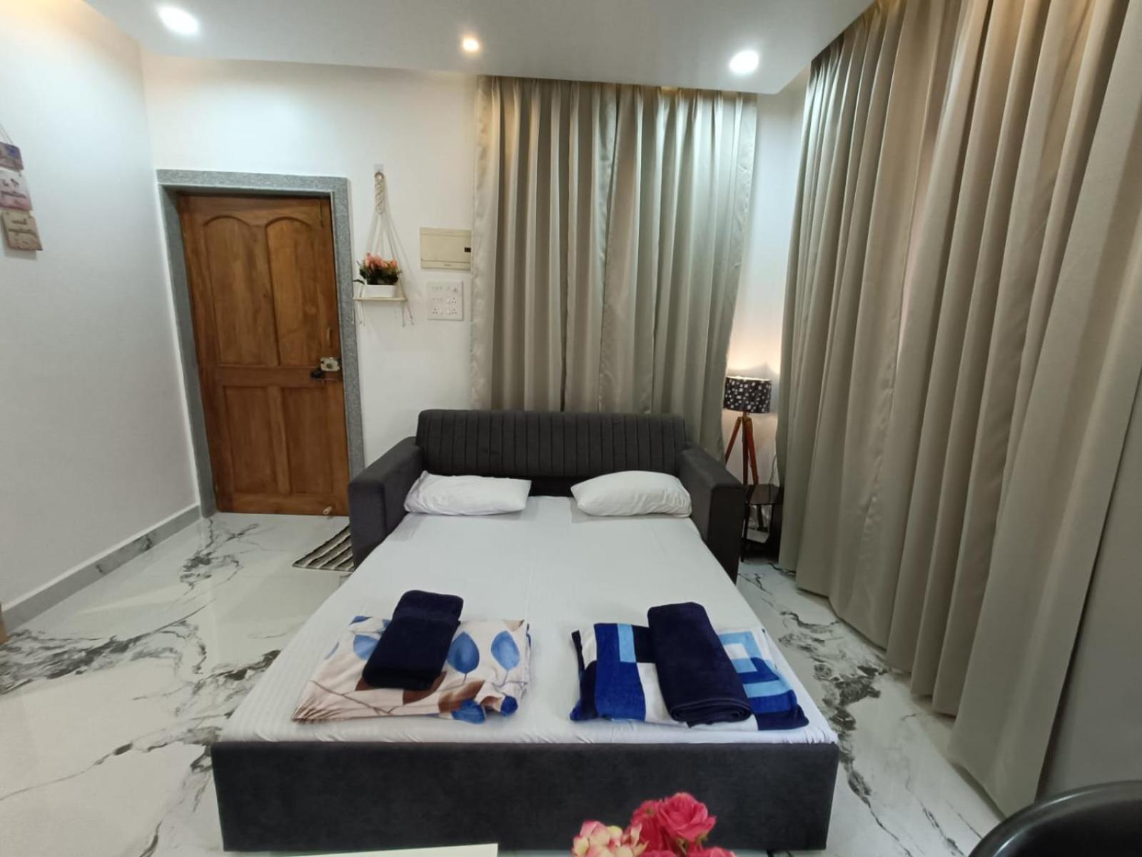luxury 1bhk with bathtub pool near Calangute ,Baga Beach view 5