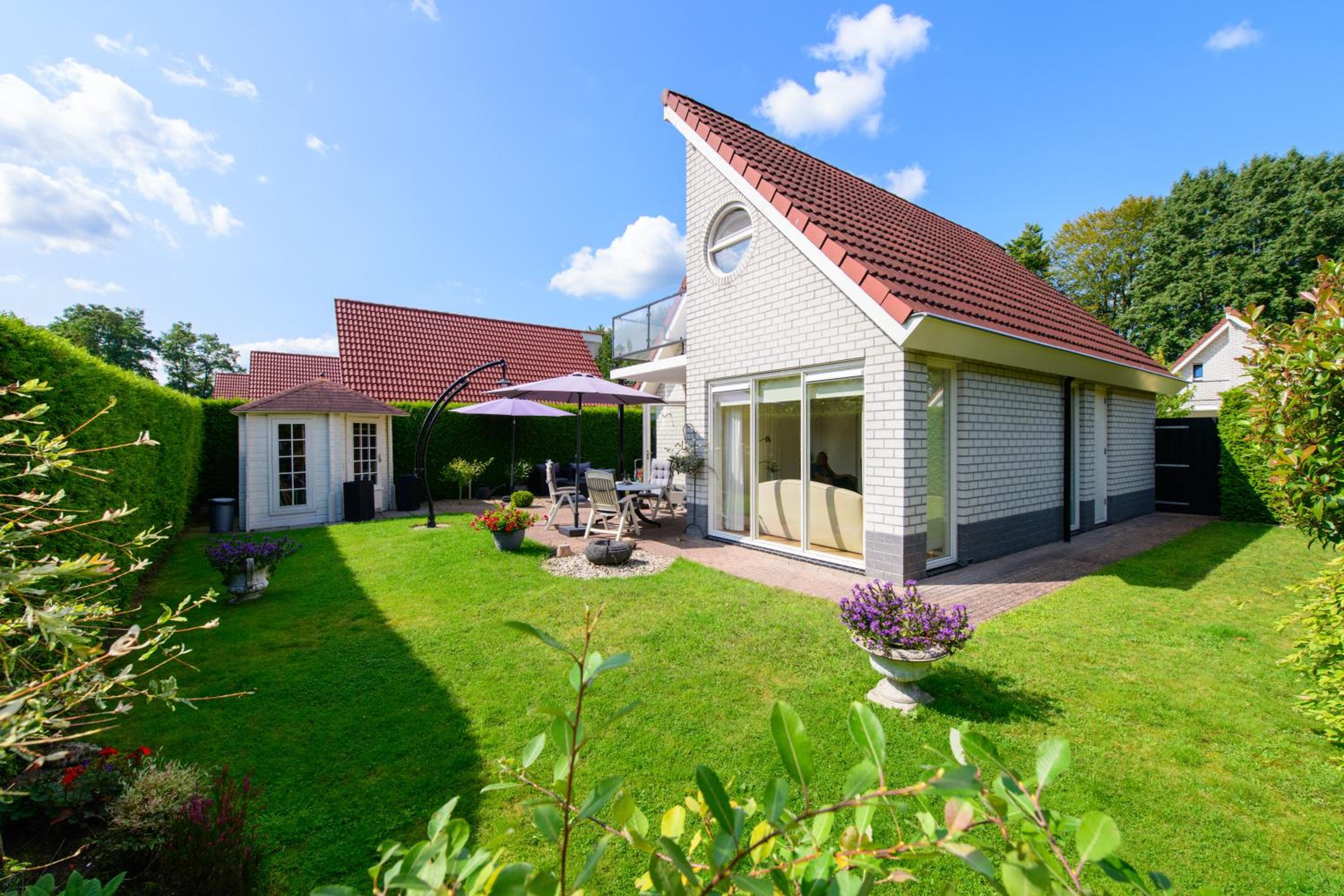De Mors Bungalow nabij zwembad en golfbaan view 2