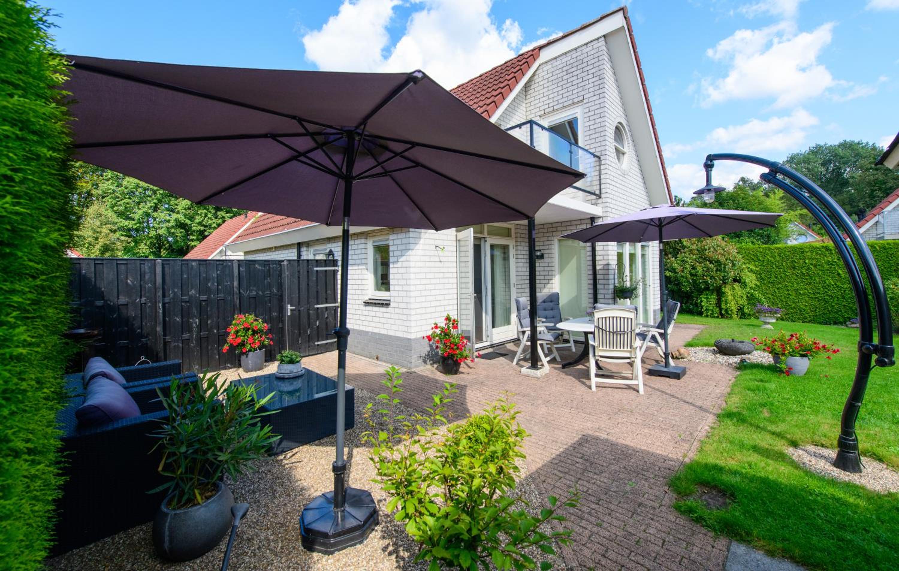 De Mors Bungalow nabij zwembad en golfbaan view 3