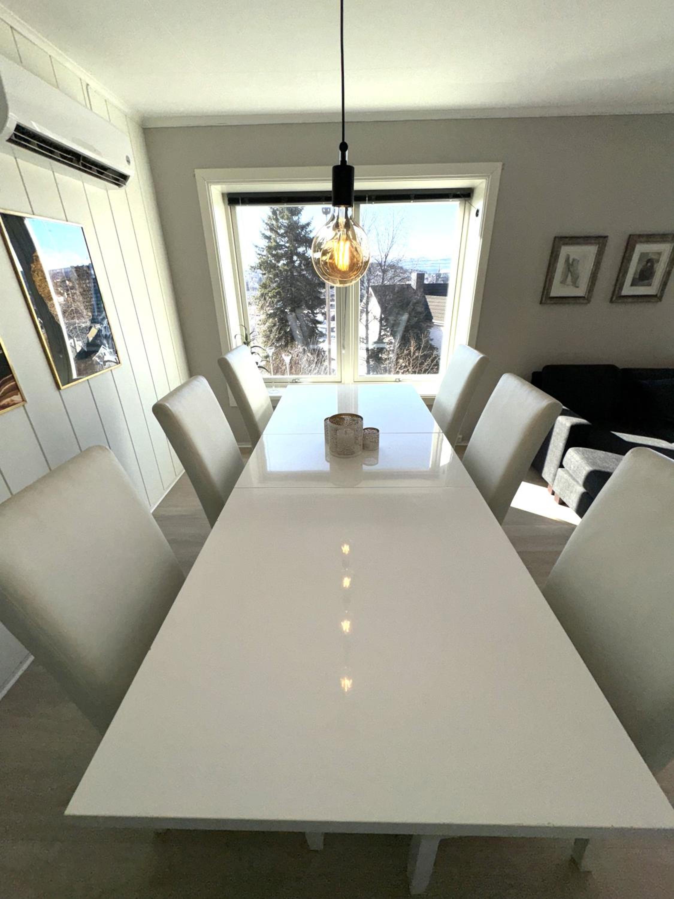 HB8 - moderne leilighet med fri parkering view 4