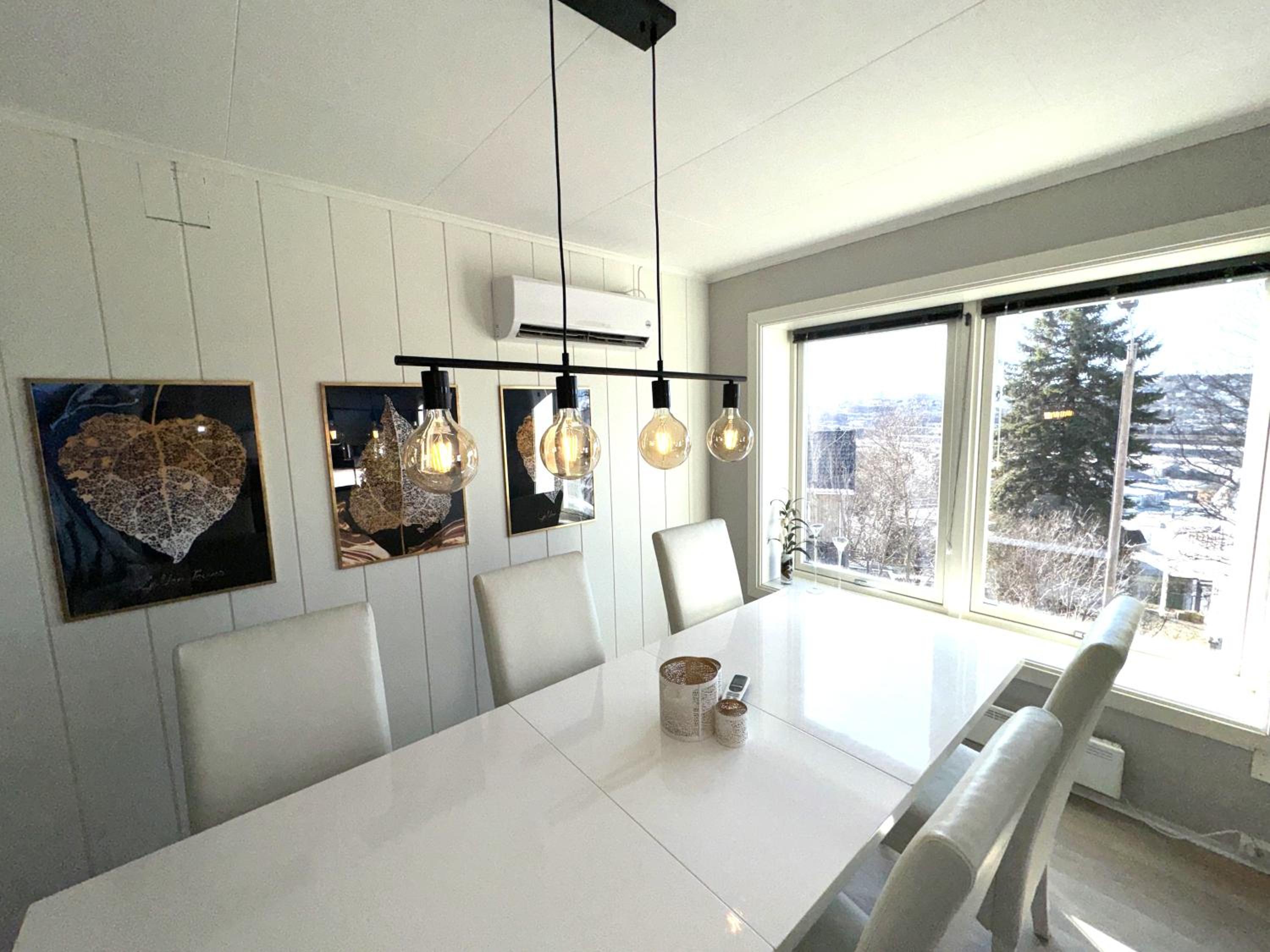HB8 - moderne leilighet med fri parkering view 2