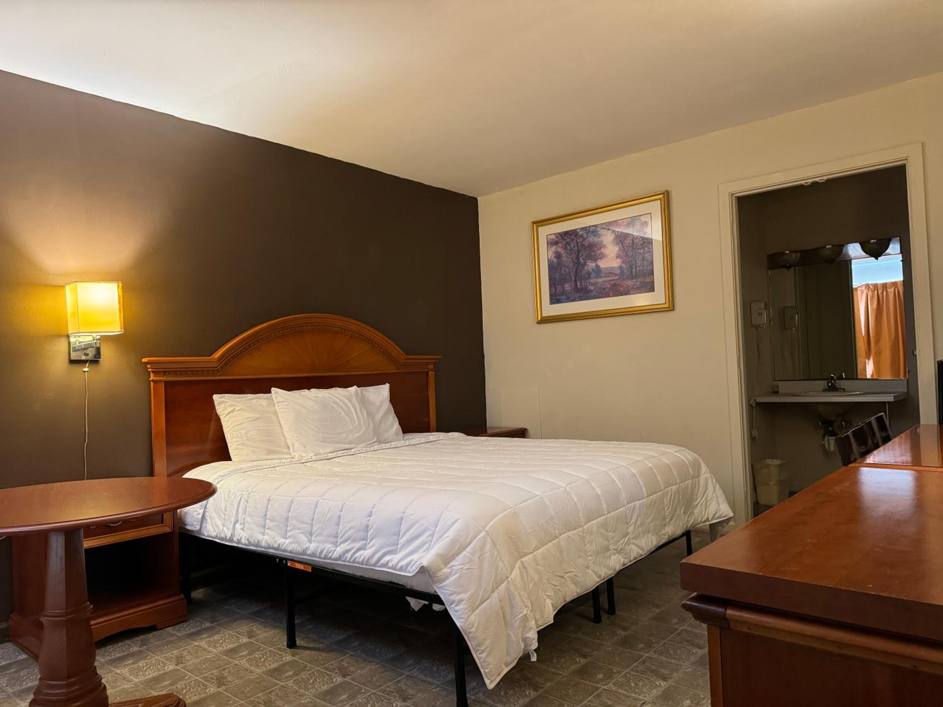 Country Club Inn & Suites view 3