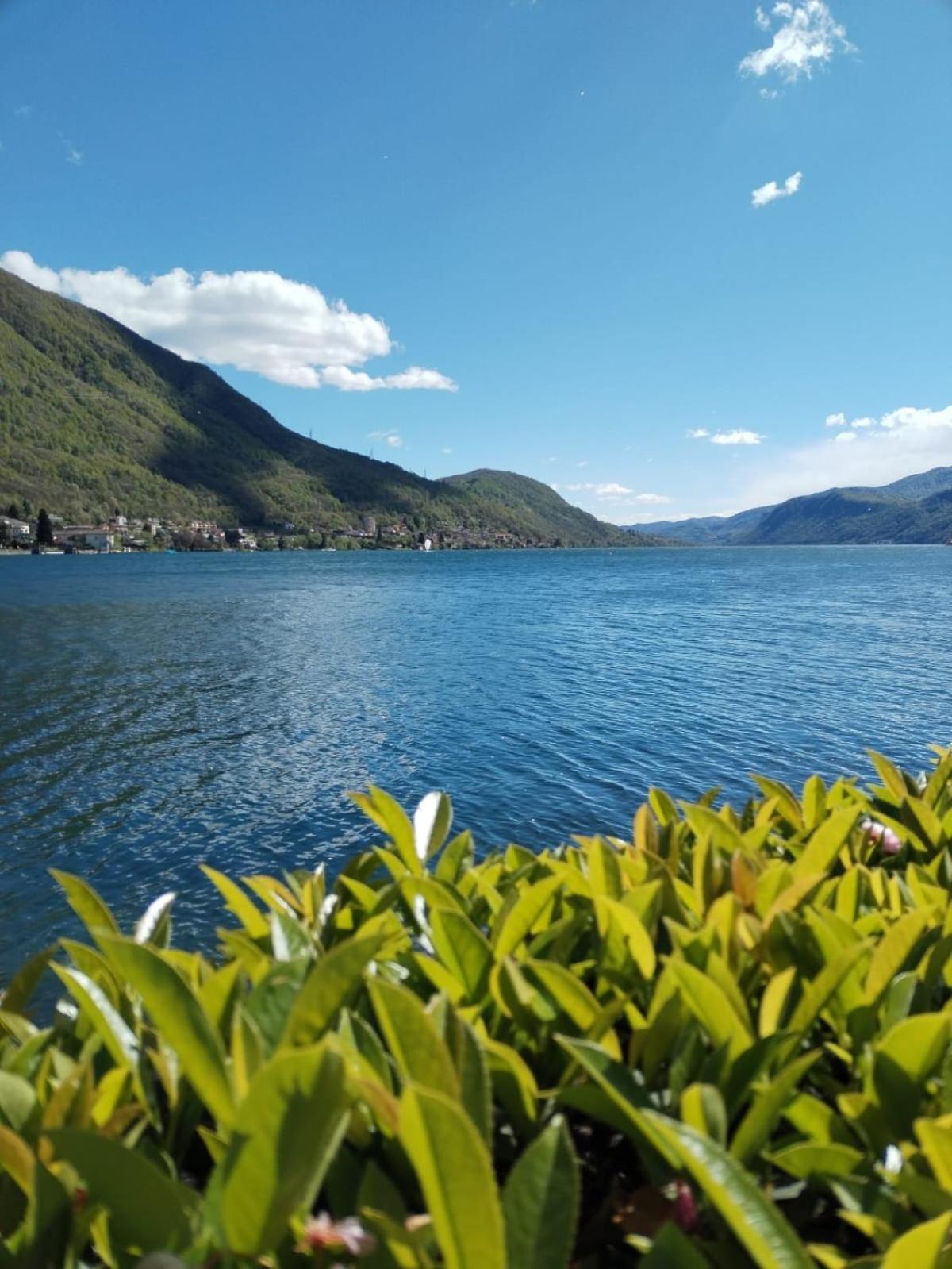 un balcone sul lago