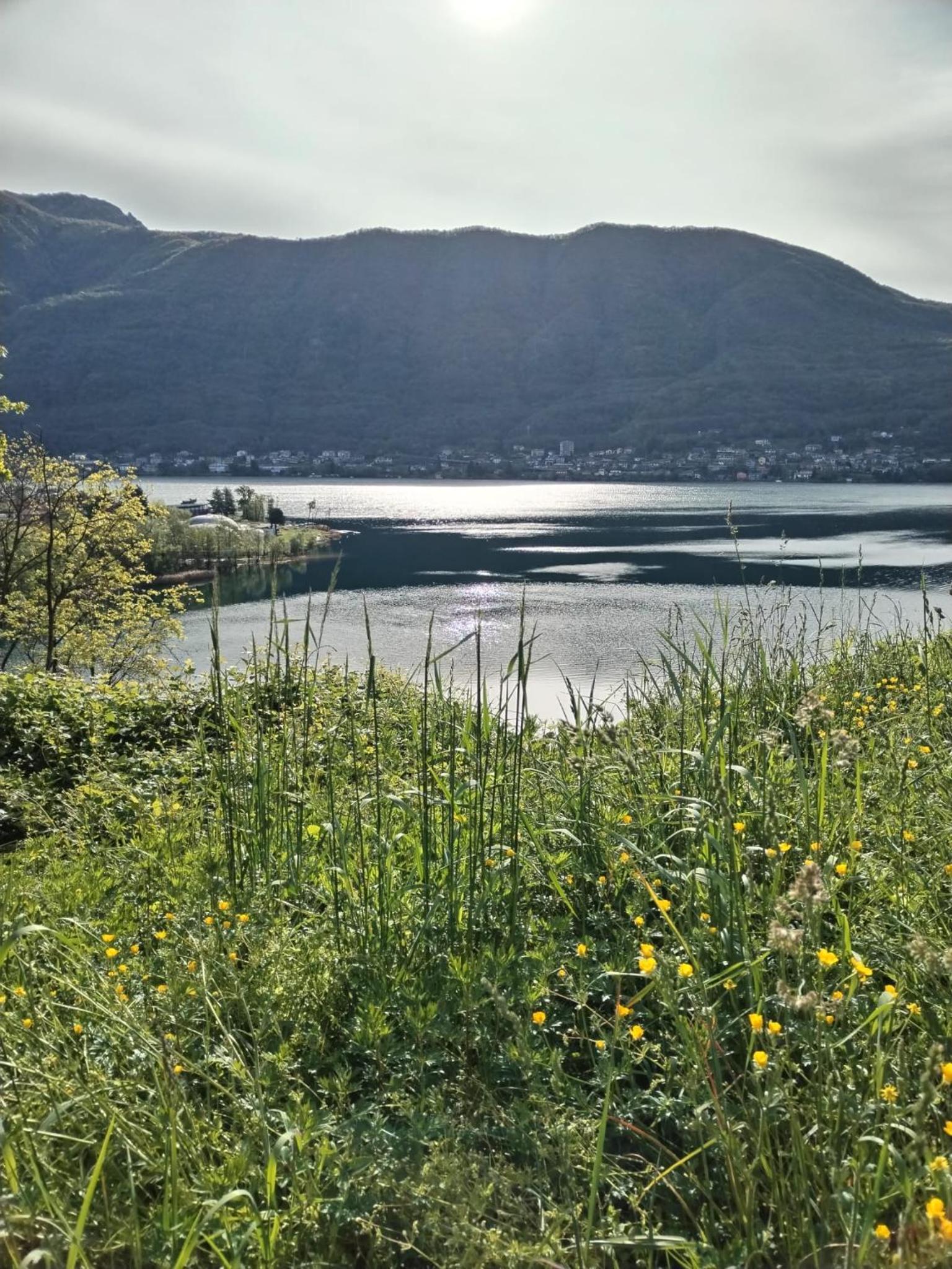 un balcone sul lago