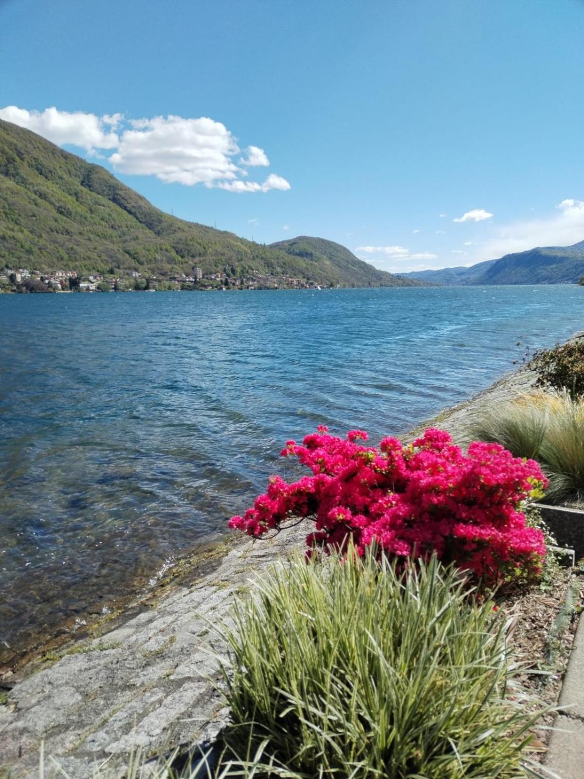 un balcone sul lago