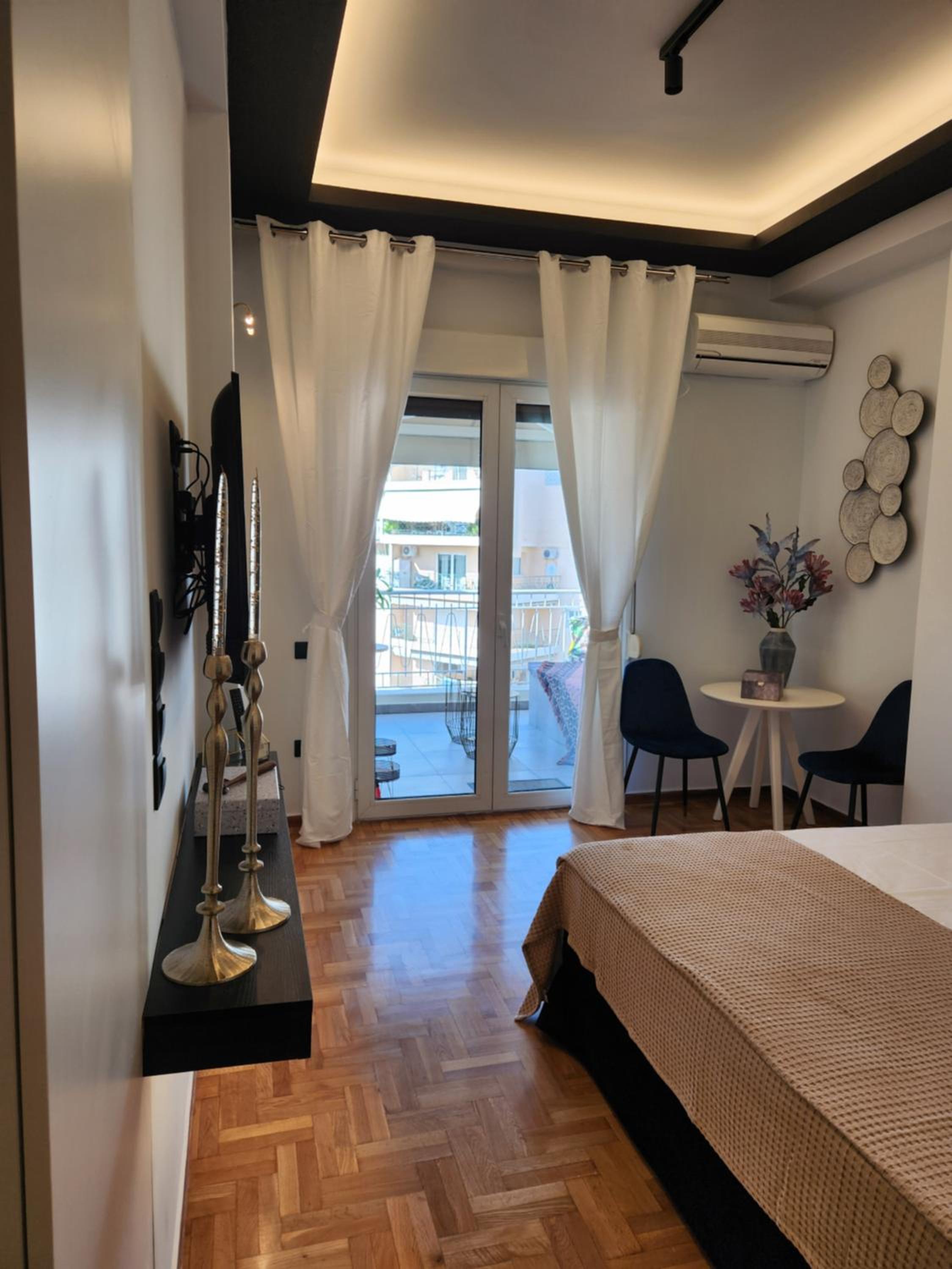 Bachelor Penthouse with Roof Garden access, 15 m walk to Acropolis