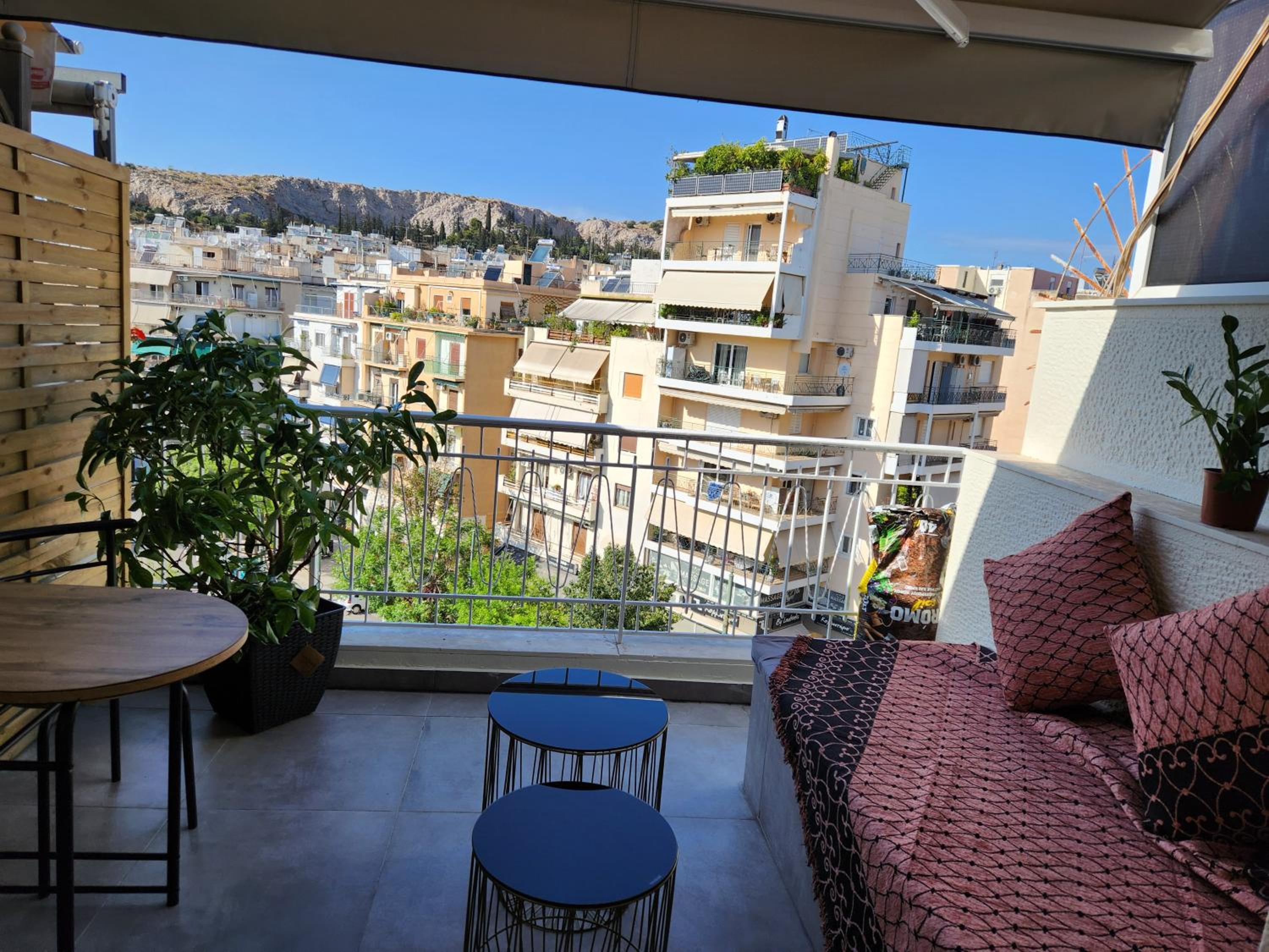 Bachelor Penthouse with Roof Garden access, 15 m walk to Acropolis