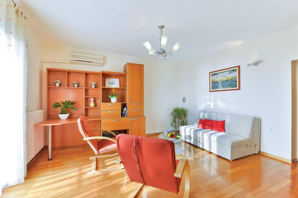 Apartment Insula
