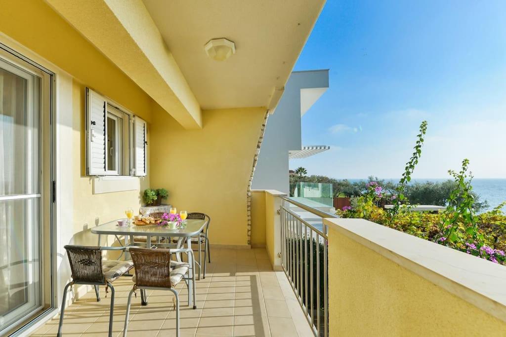 Apartment Insula