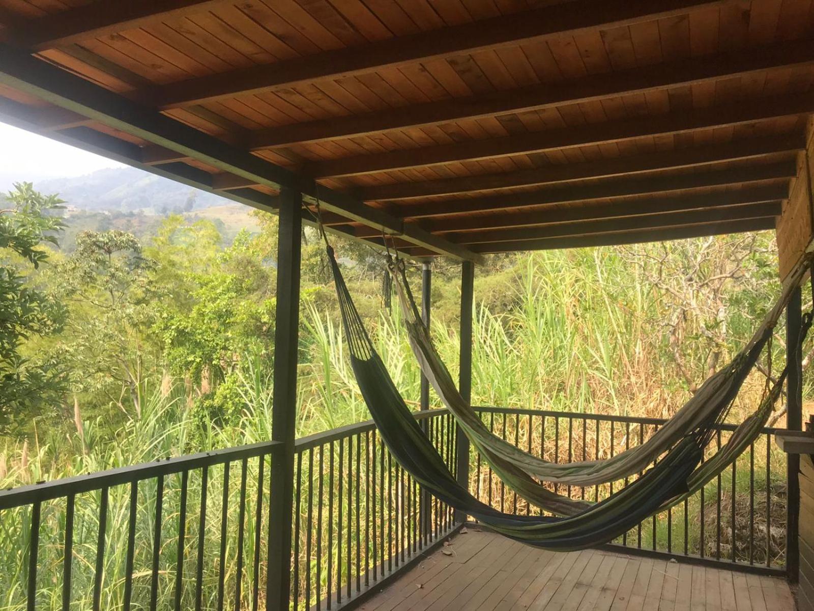 Montañita Eco Hostel Tours & Desayuno BBQ Medellin