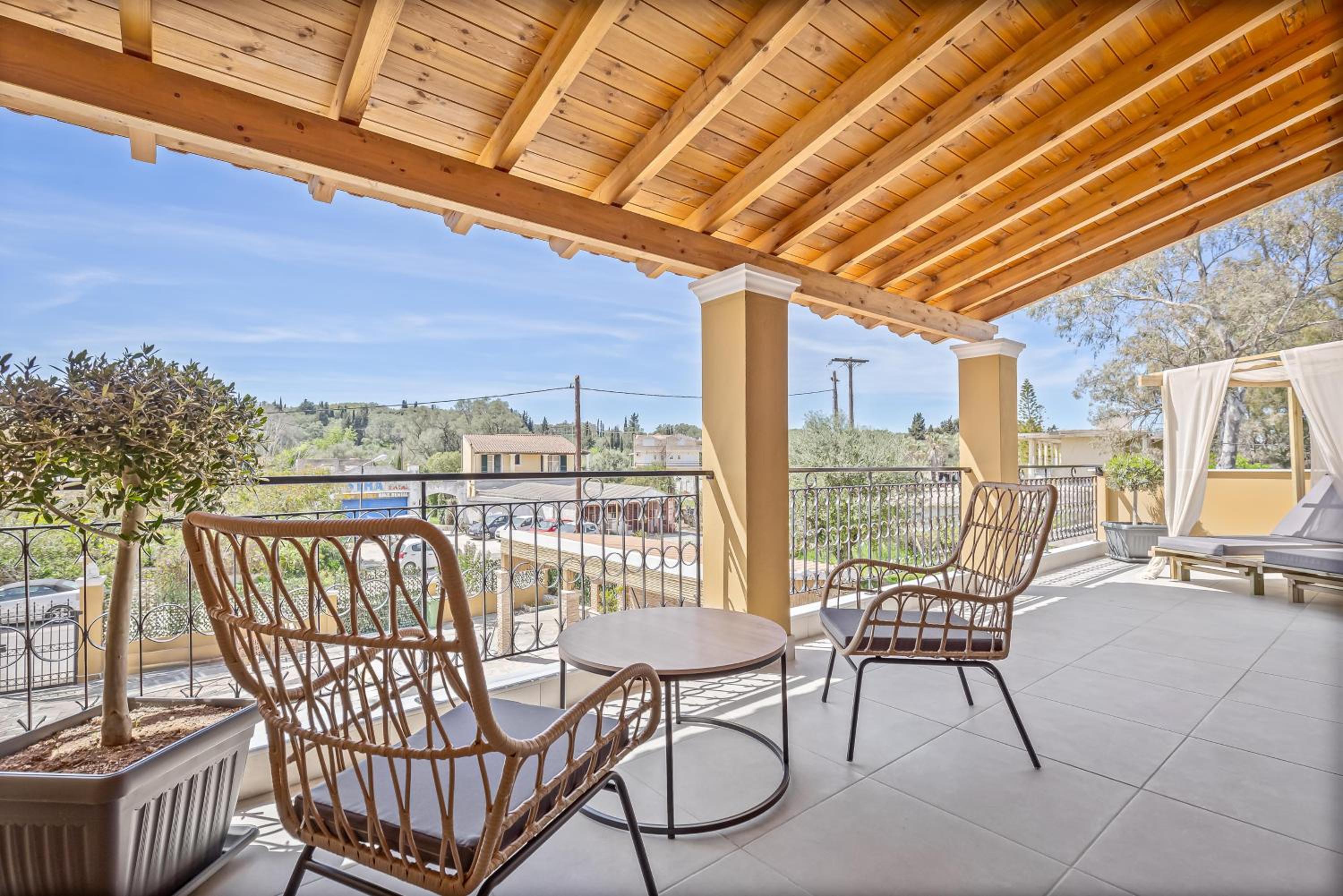 Comissa Luxury Suites photo 5