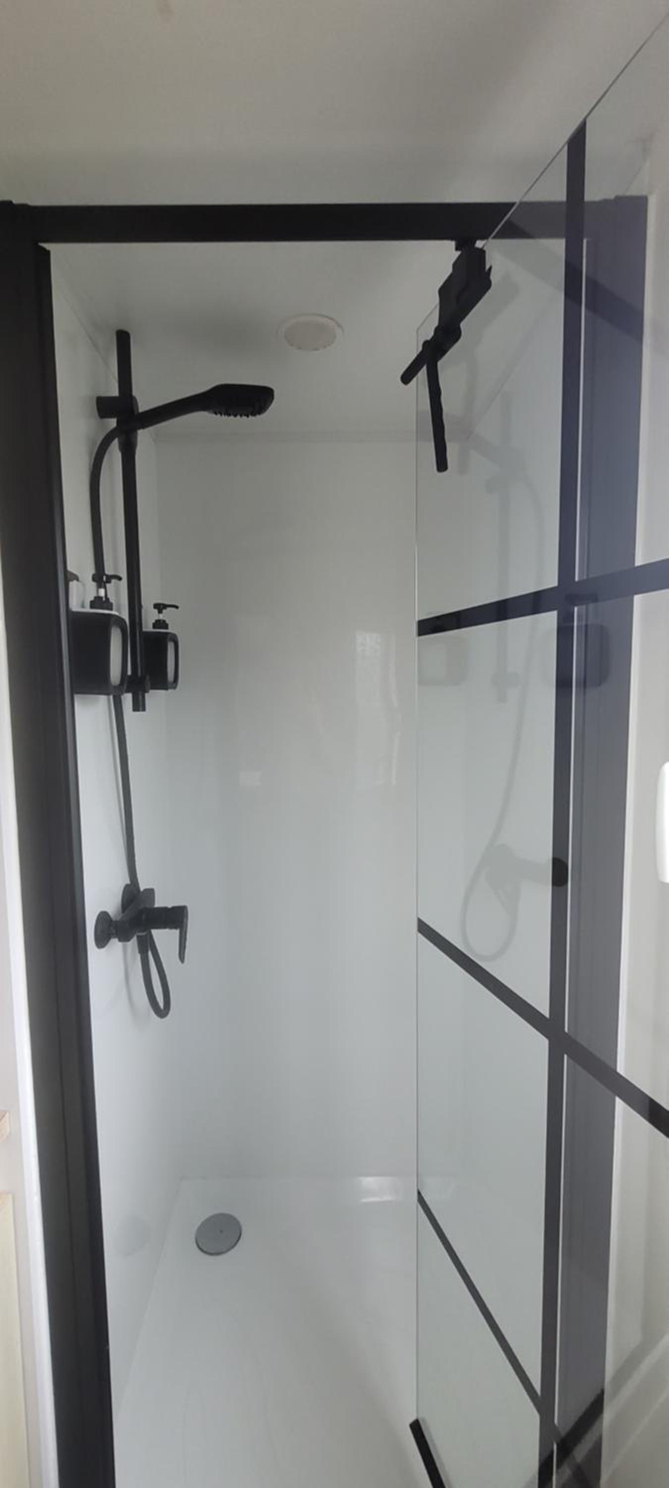 Chalet Sea-renity Lakeside met jacuzzi