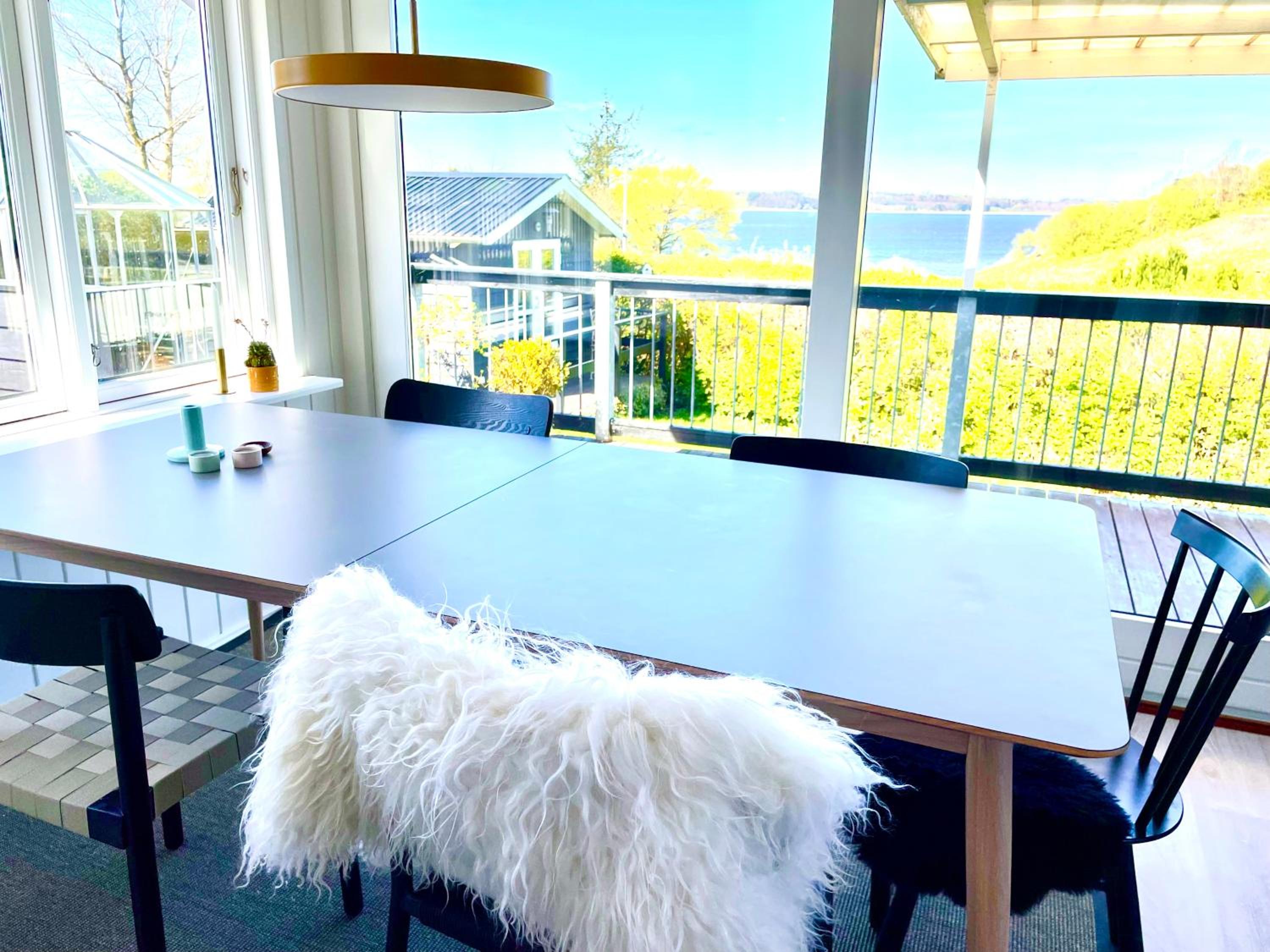 Dejligt sommerhus med udsigt over fjorden