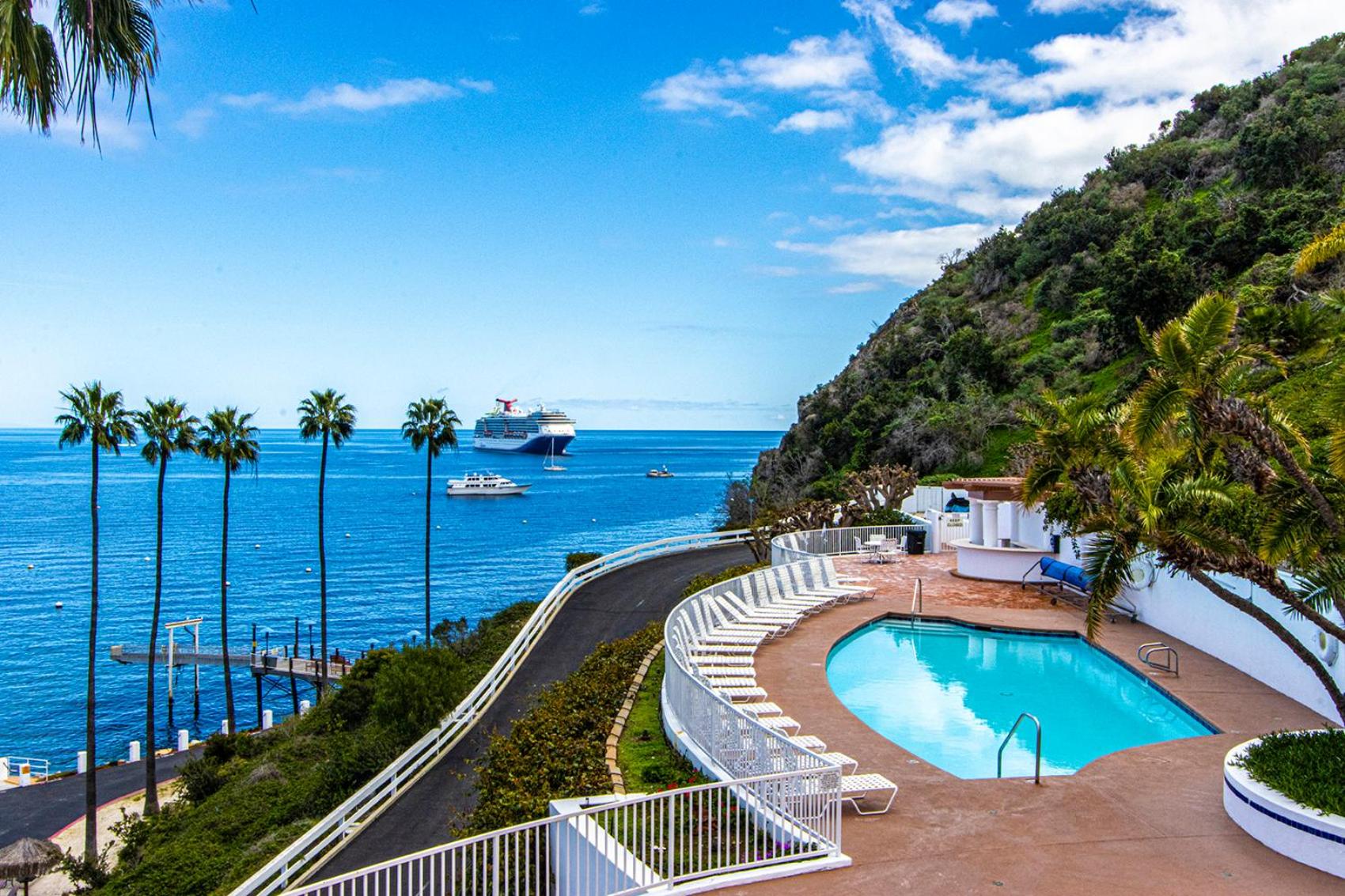 Catalina Island getaway with 6 seat golf cart AC view 5