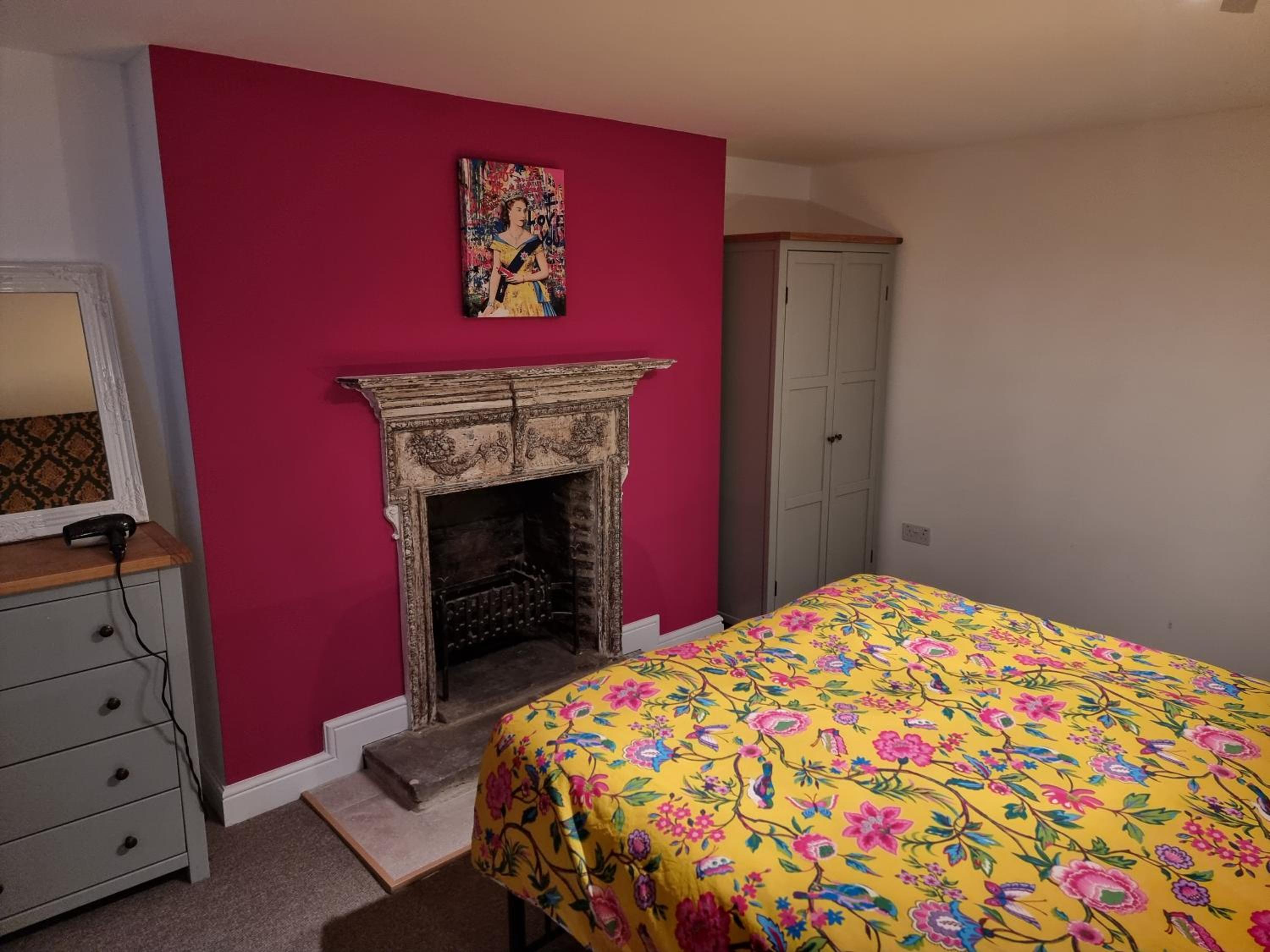 Entire Ground Floor Flat, Free Off-Street Parking and Large Garden