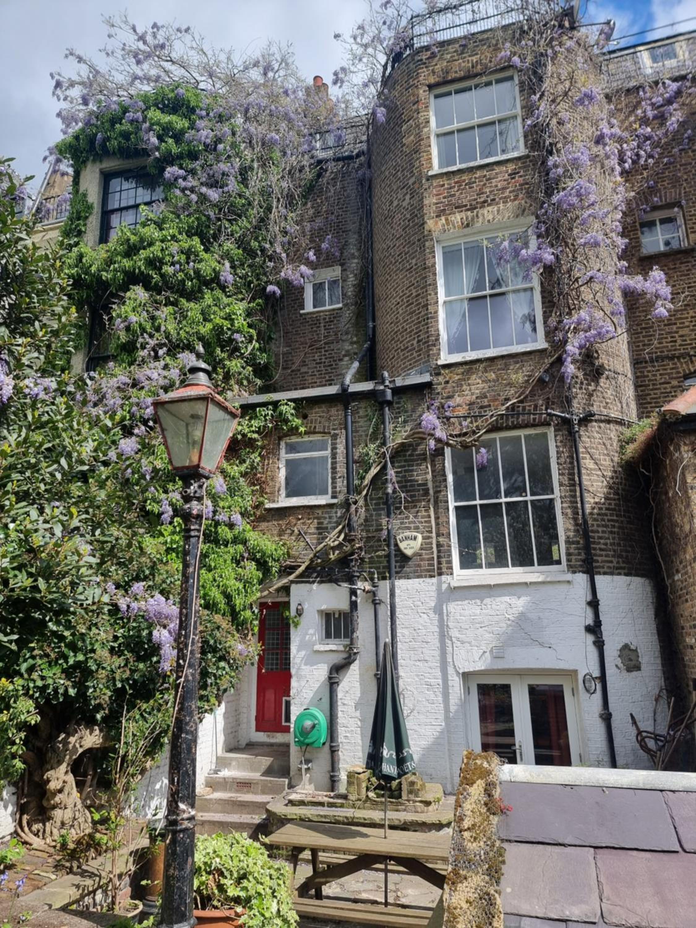 Entire Ground Floor Flat, Free Off-Street Parking and Large Garden
