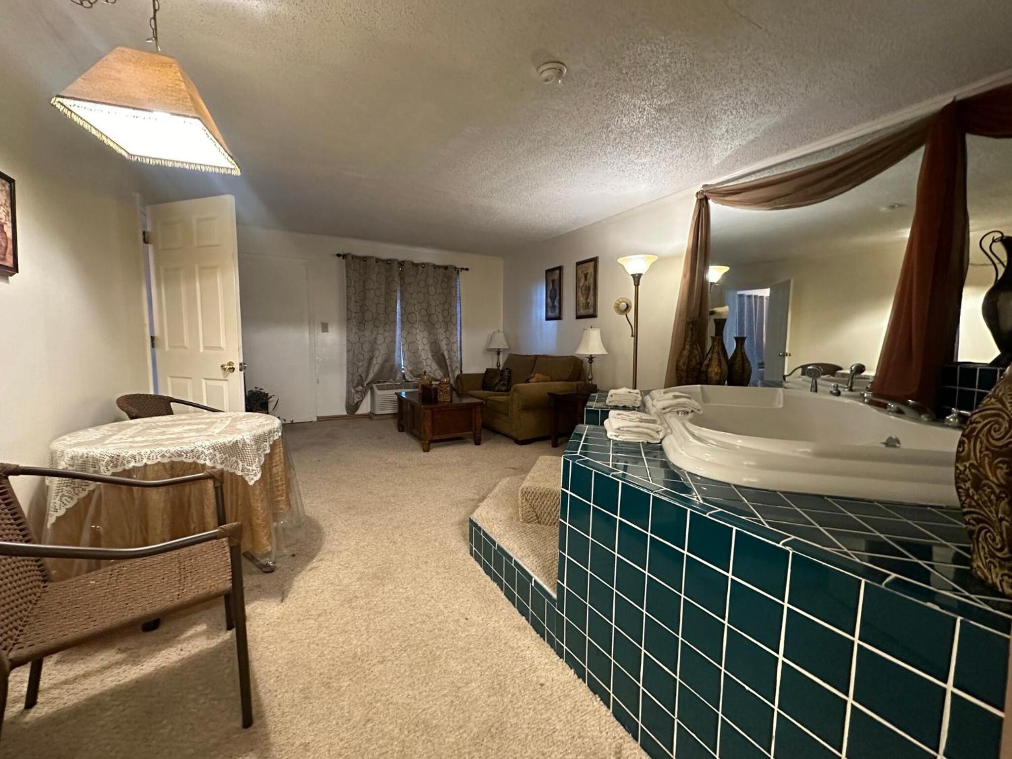 Leesville Vacations - Country Inn  Suite - Property Image 5