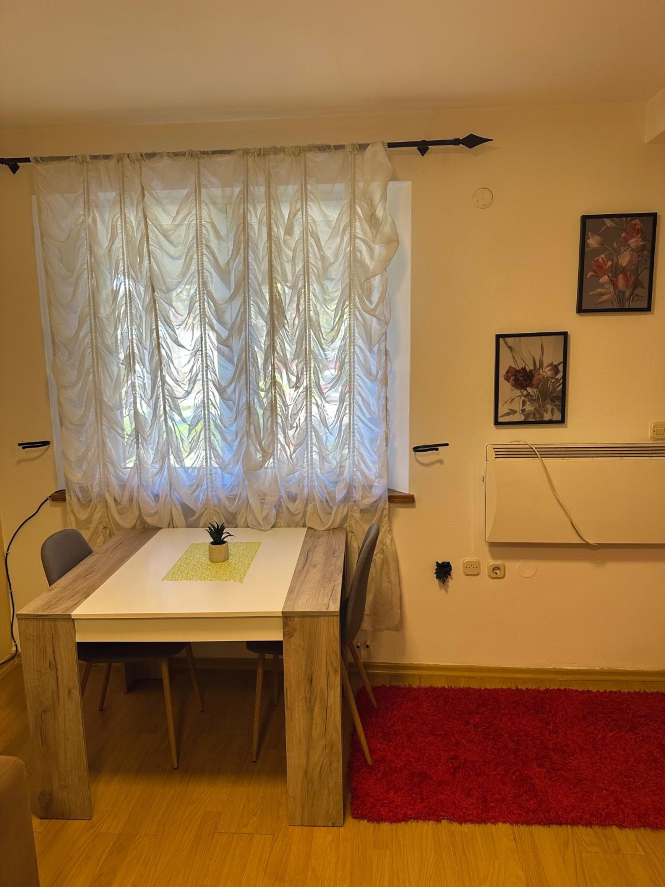 Golden Lily - Pet Friendly Apartment