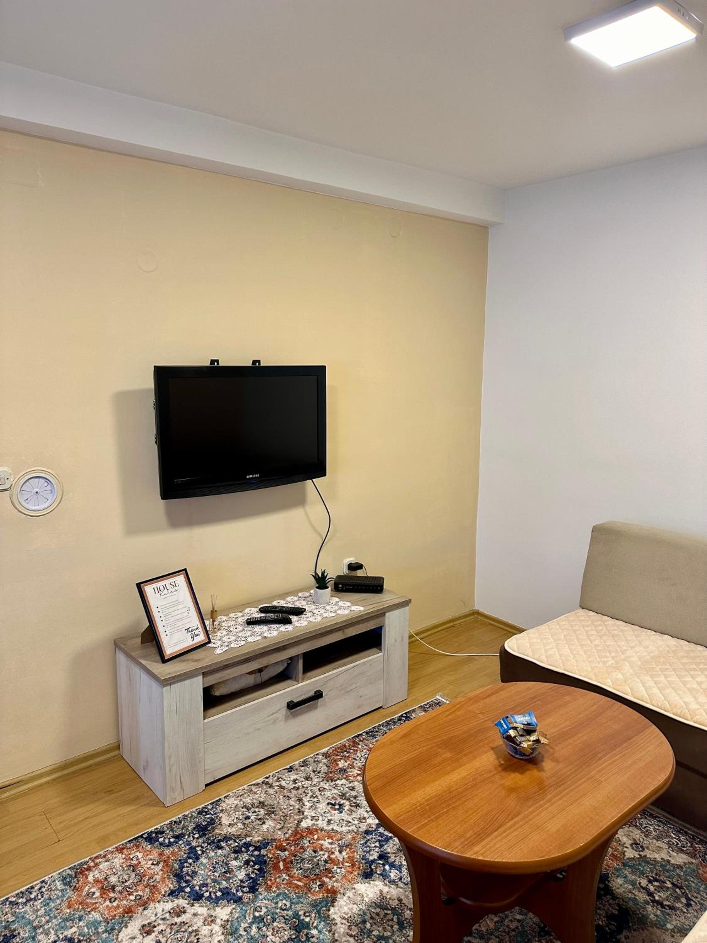 Golden Lily - Pet Friendly Apartment