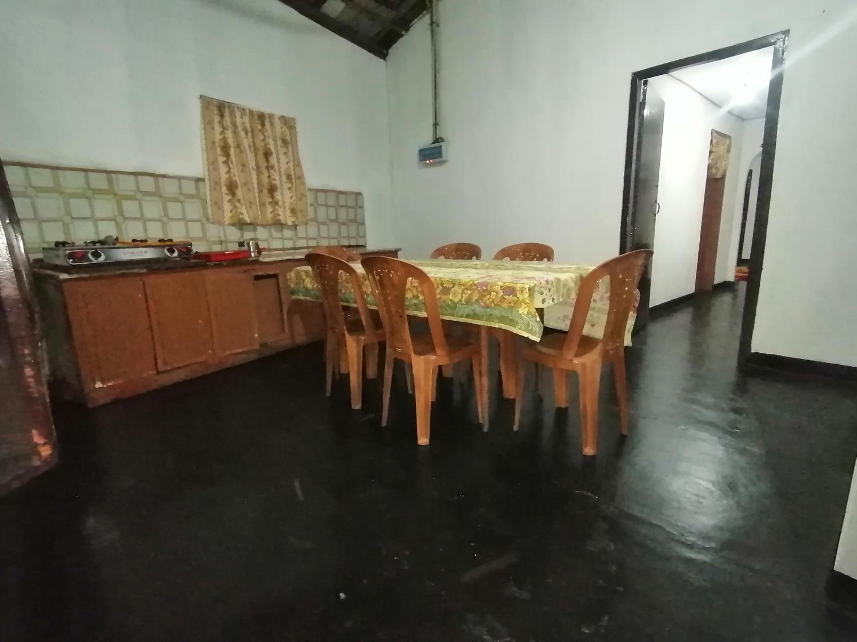 Lakleen holiday guest and restaurant view 4