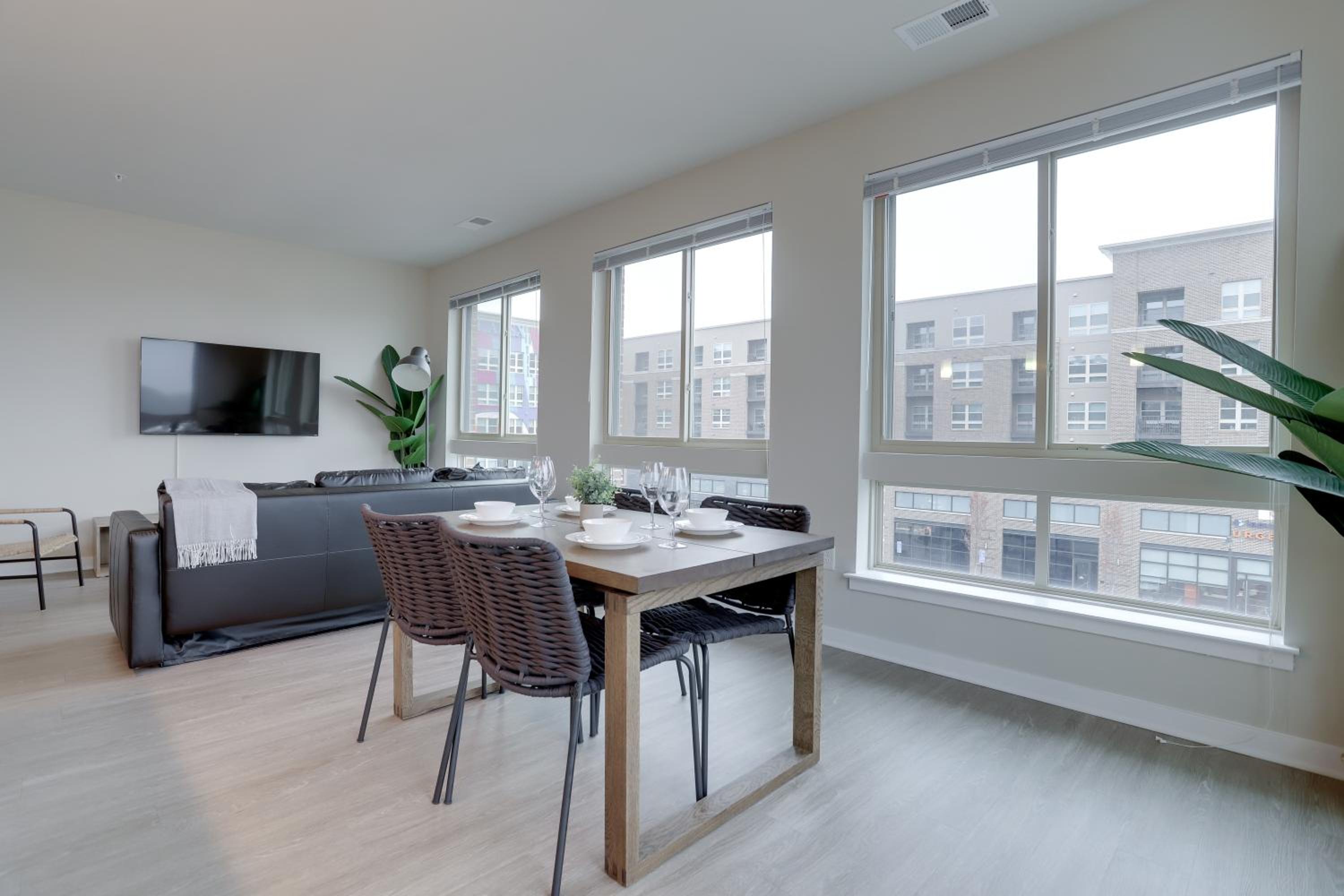 Alexandria Oasis: Comfortable 2 Bedrooms Apartment