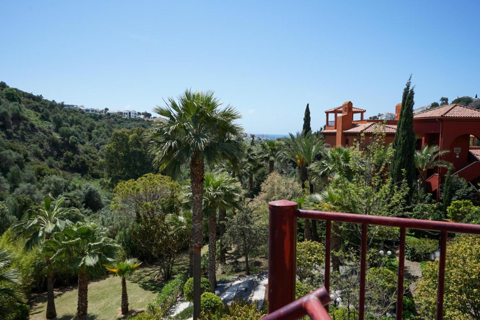 Relaxing 2 Bed duplex: seaviews, terrace & rooftop view 2