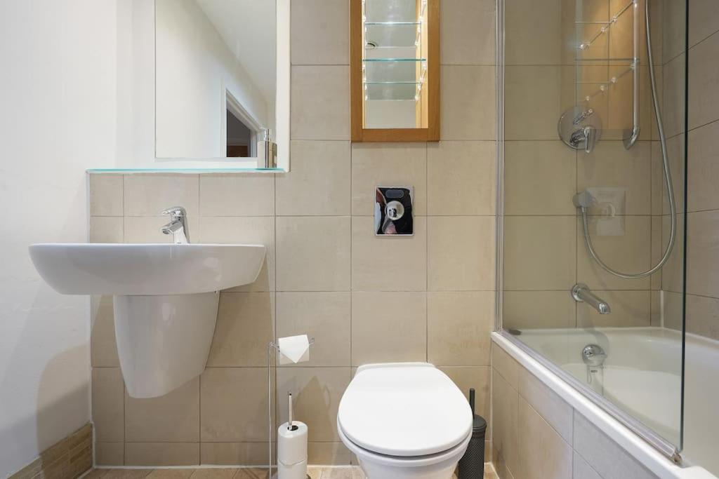 West One City Home from Home with secure parking view 3