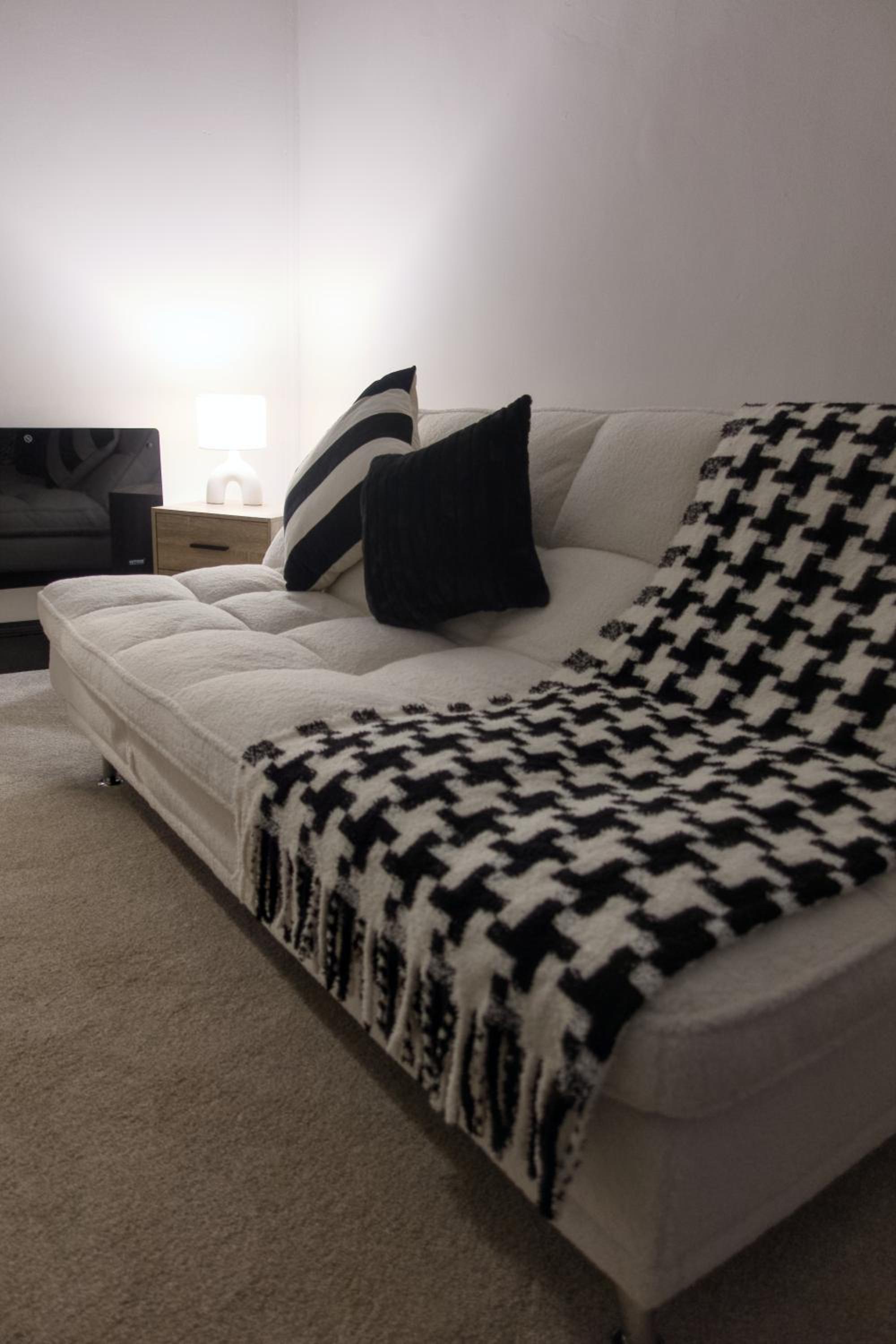 1 bedroom apartment - The Onyx view 2