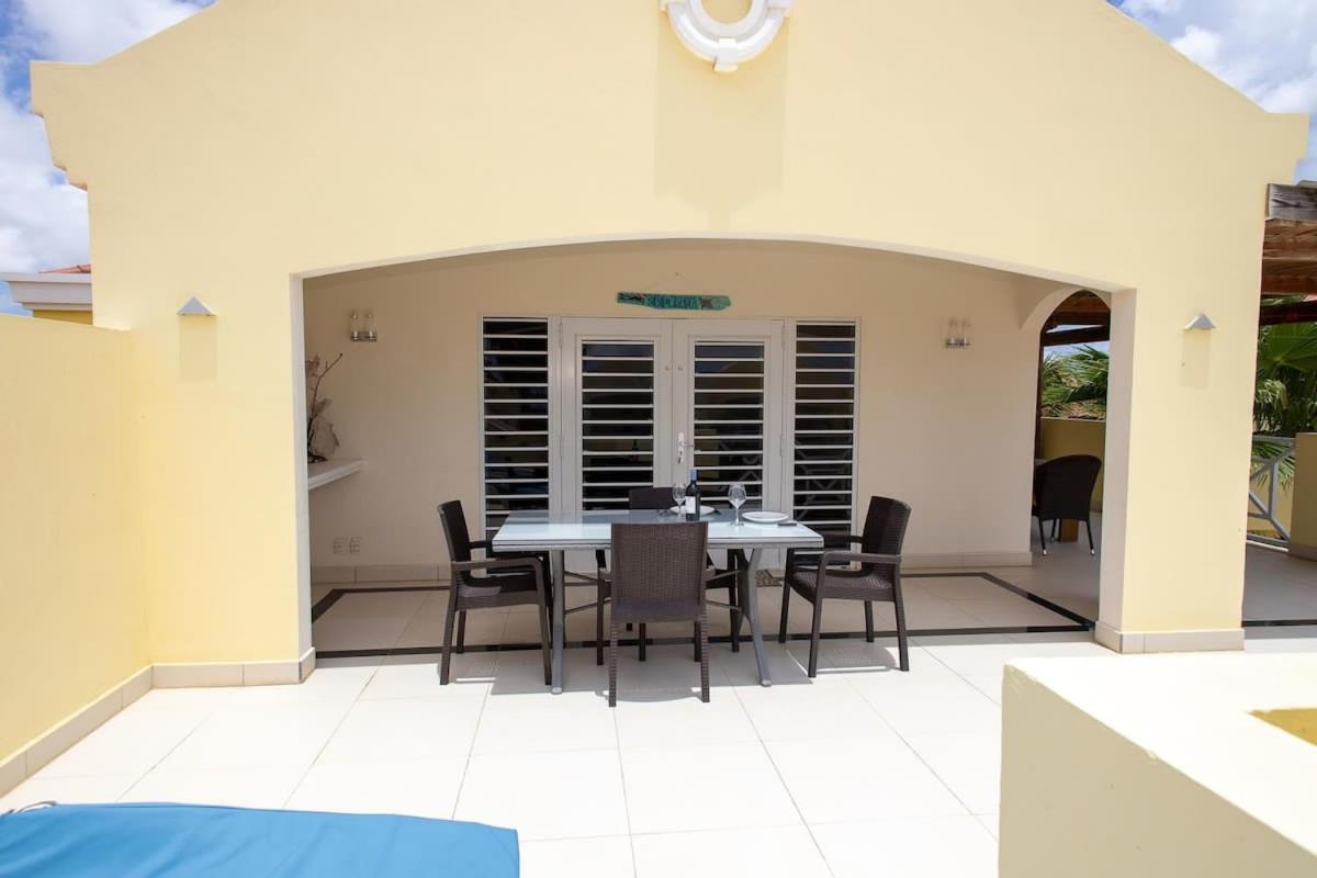 Prikichi F2 Relax & Dive Resort Bonaire Village