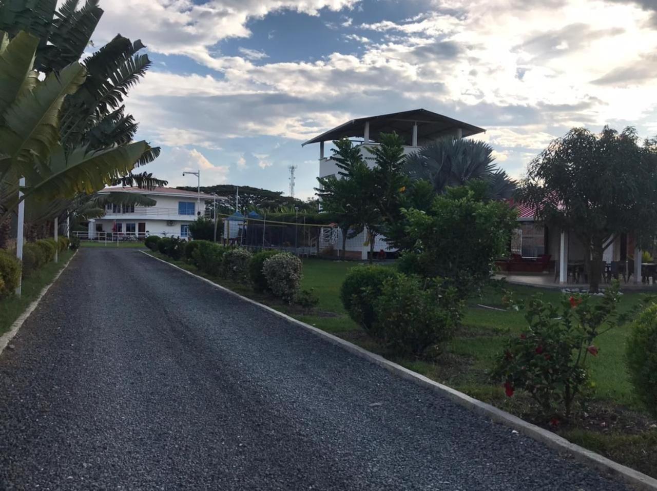 Finca Lujosa con Hermosa Piscina