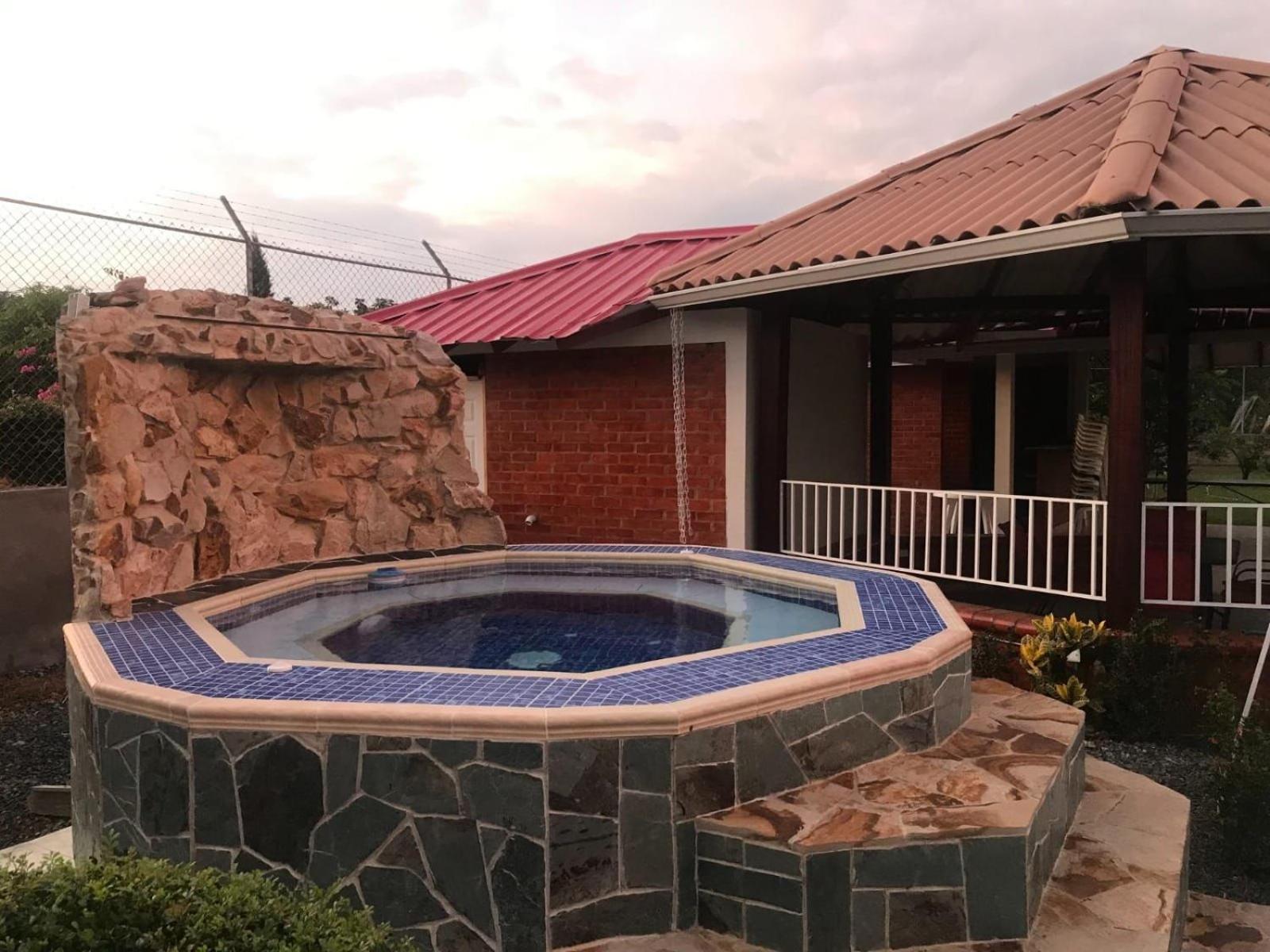 Finca Lujosa con Hermosa Piscina