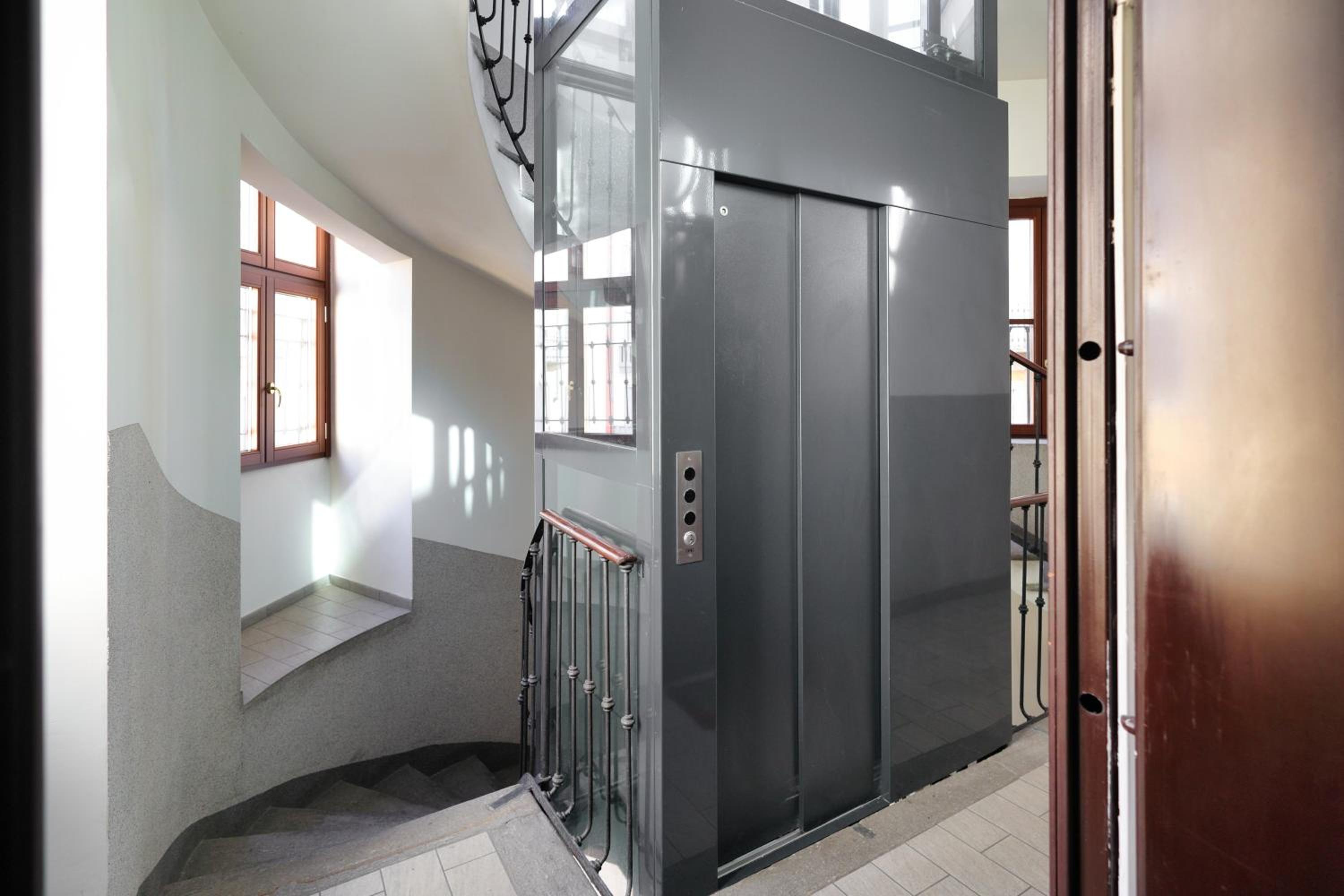 Just Urban Stays - Luminoso Trilocale in centro - metro M2 e M4