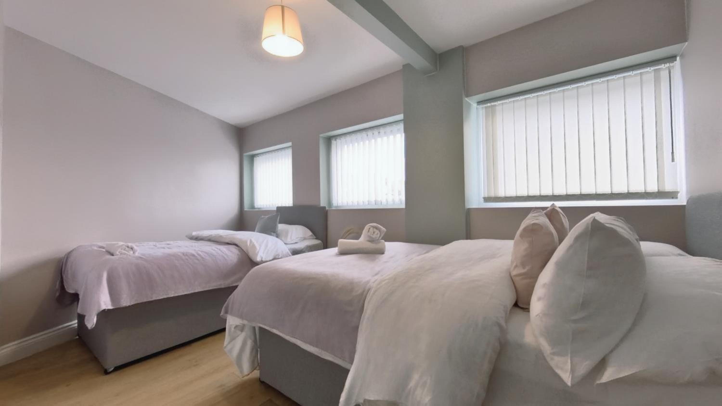 Chic Central Birmingham Jewellery Quarter Apartment With Free Wifi, Parking and Keyless Access, 4 beds view 4