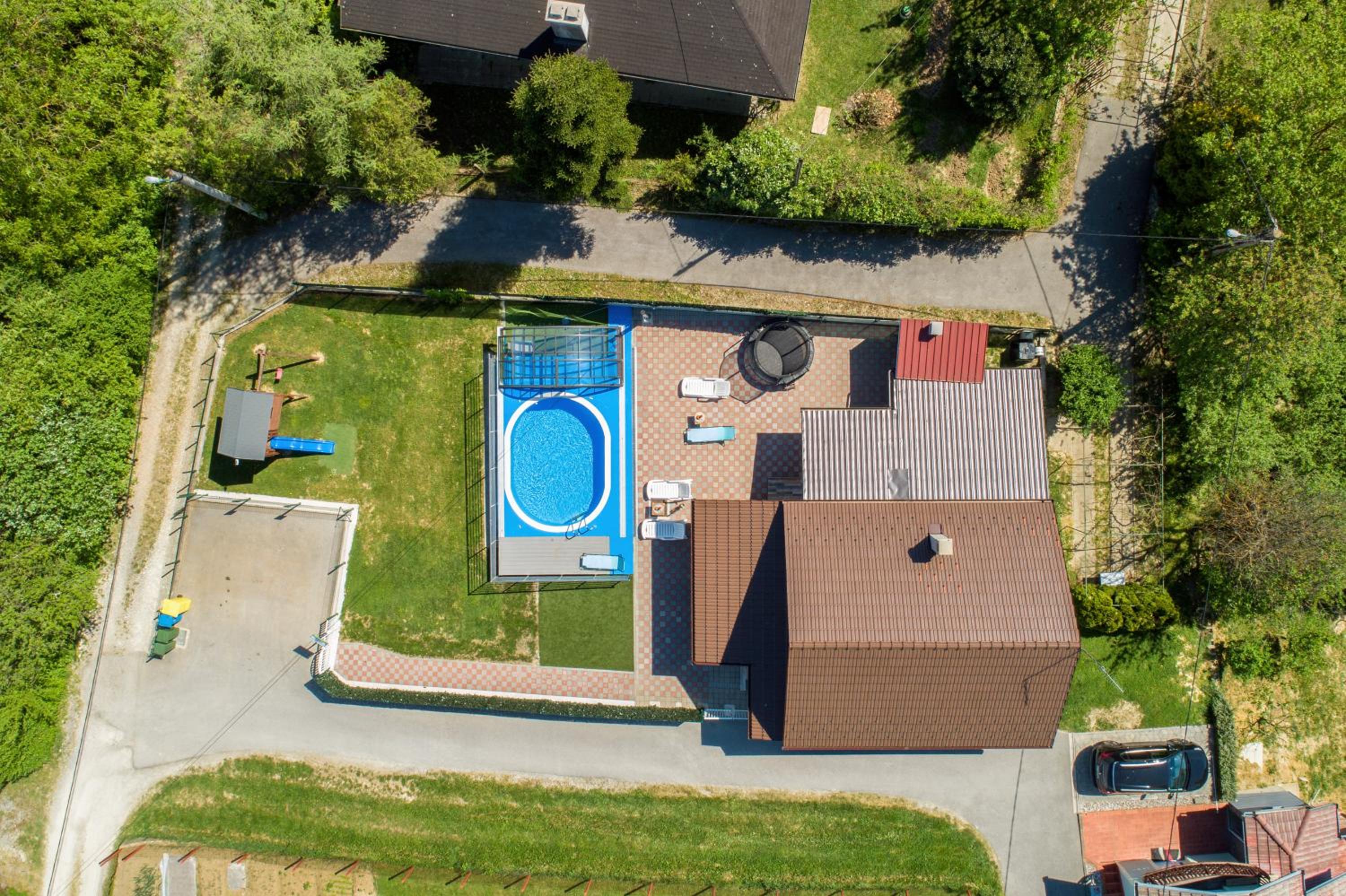 CVETKOVA HIŽA sa JACUZZIJEM view 2
