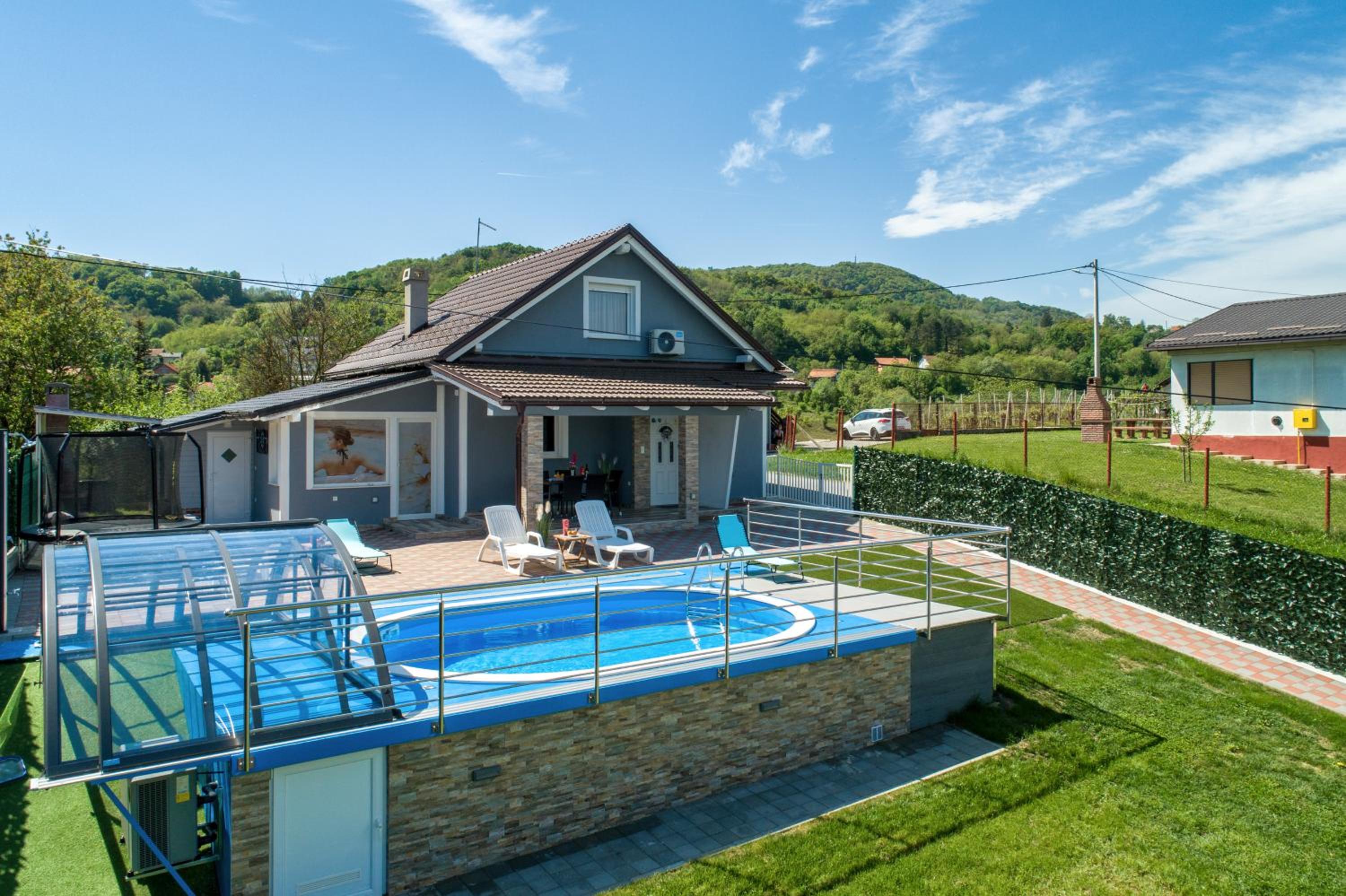 CVETKOVA HIŽA sa JACUZZIJEM view 3