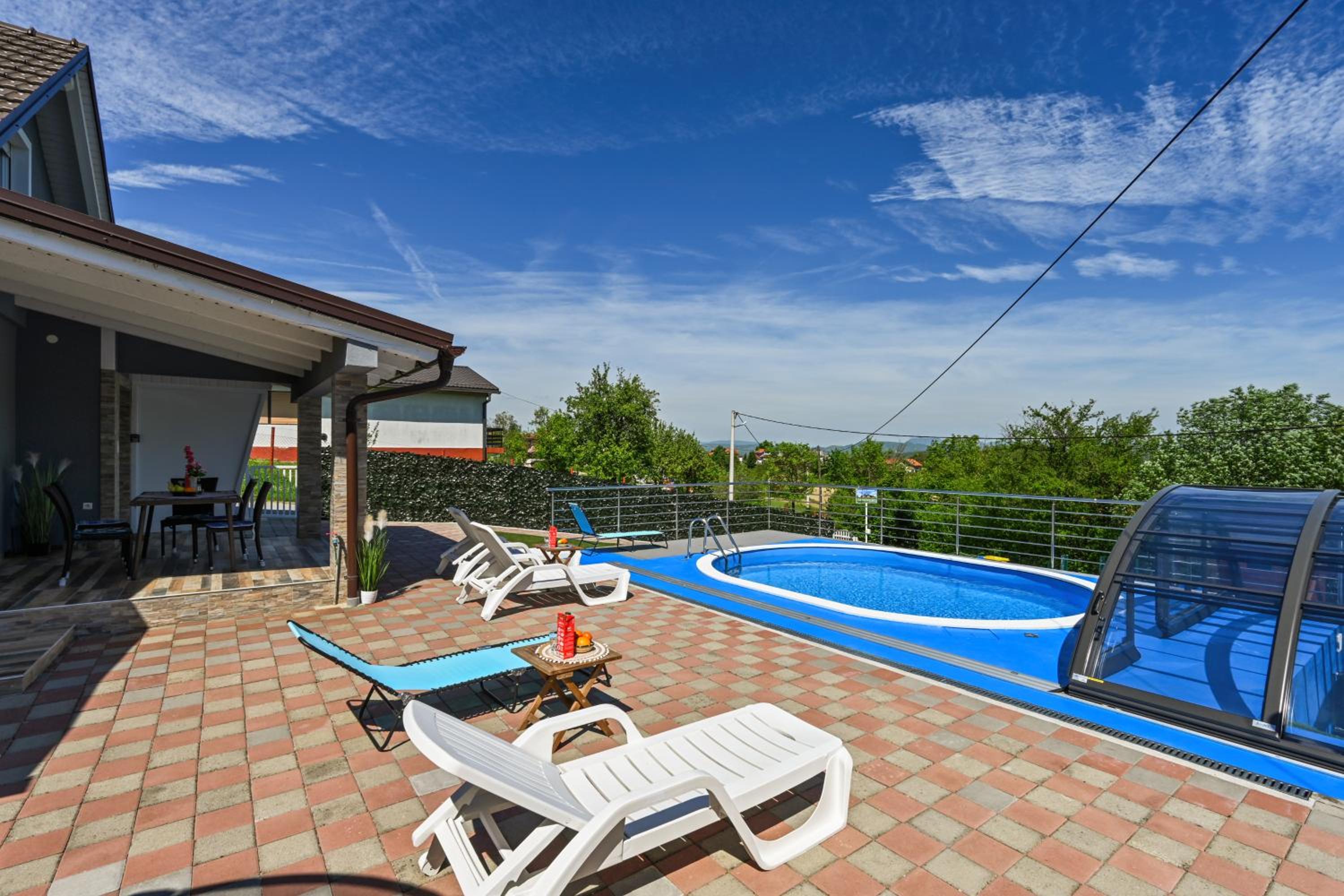 CVETKOVA HIŽA sa JACUZZIJEM view 4
