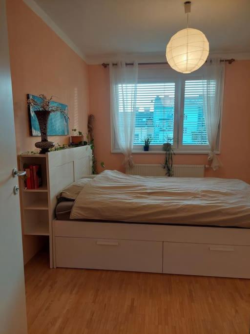 Schöne helle Wohnung mit Whirlpoolbadewanne