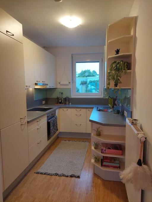 Schöne helle Wohnung mit Whirlpoolbadewanne
