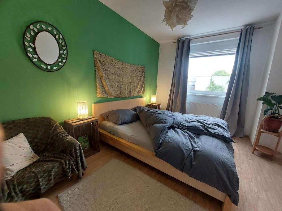 Schöne helle Wohnung mit Whirlpoolbadewanne