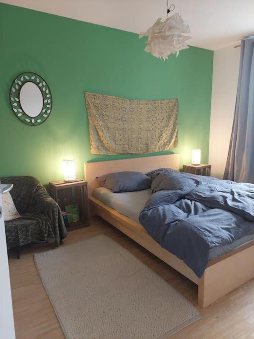 Schöne helle Wohnung mit Whirlpoolbadewanne