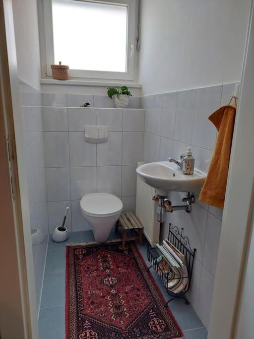 Schöne helle Wohnung mit Whirlpoolbadewanne