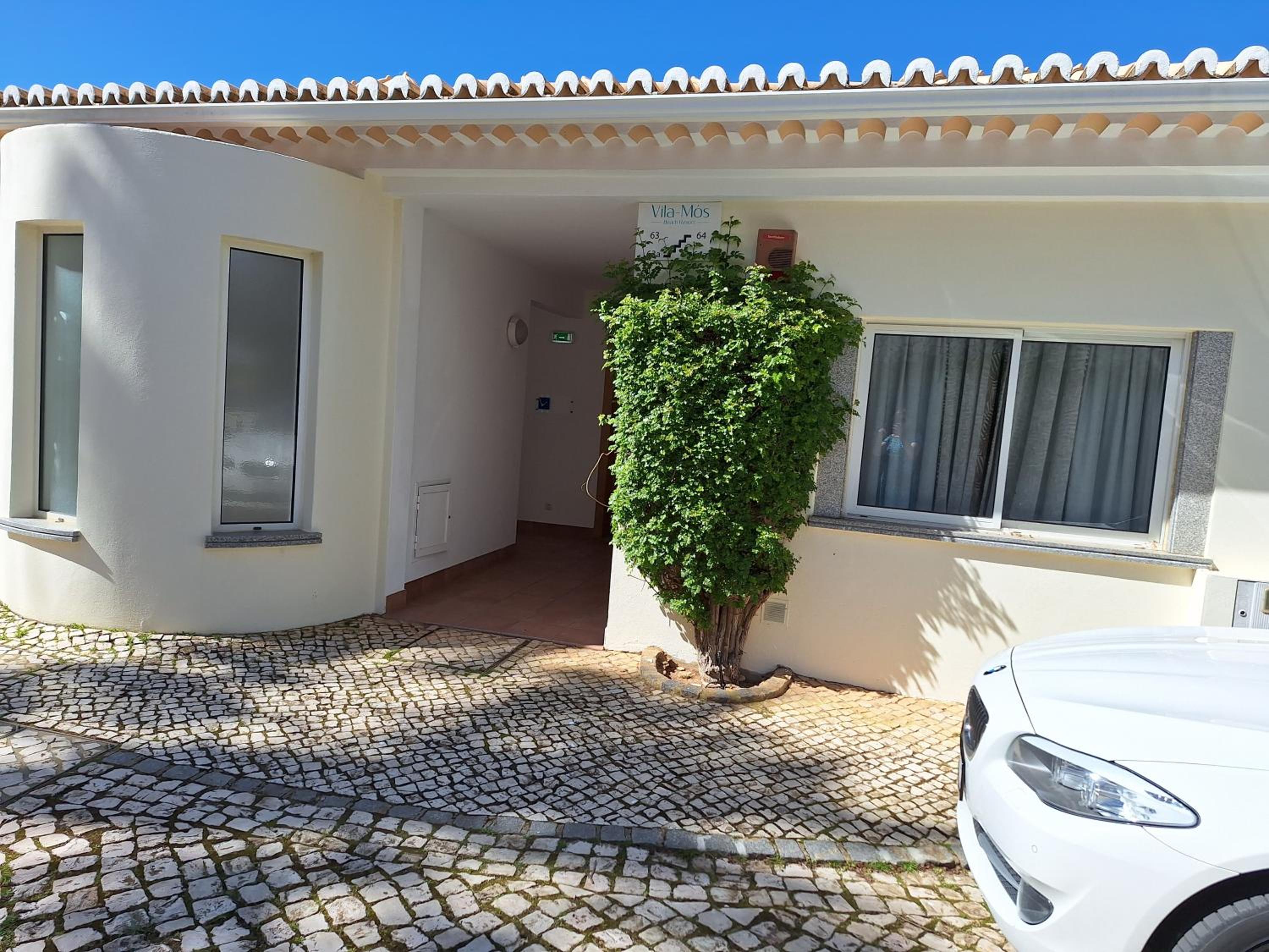 Amazing Studio with Ocean View, Pool and Beach view 2