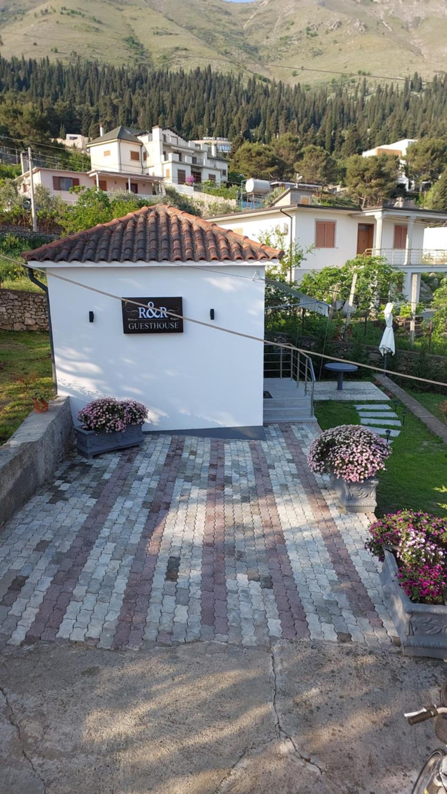 R&R GESTHOUSE
