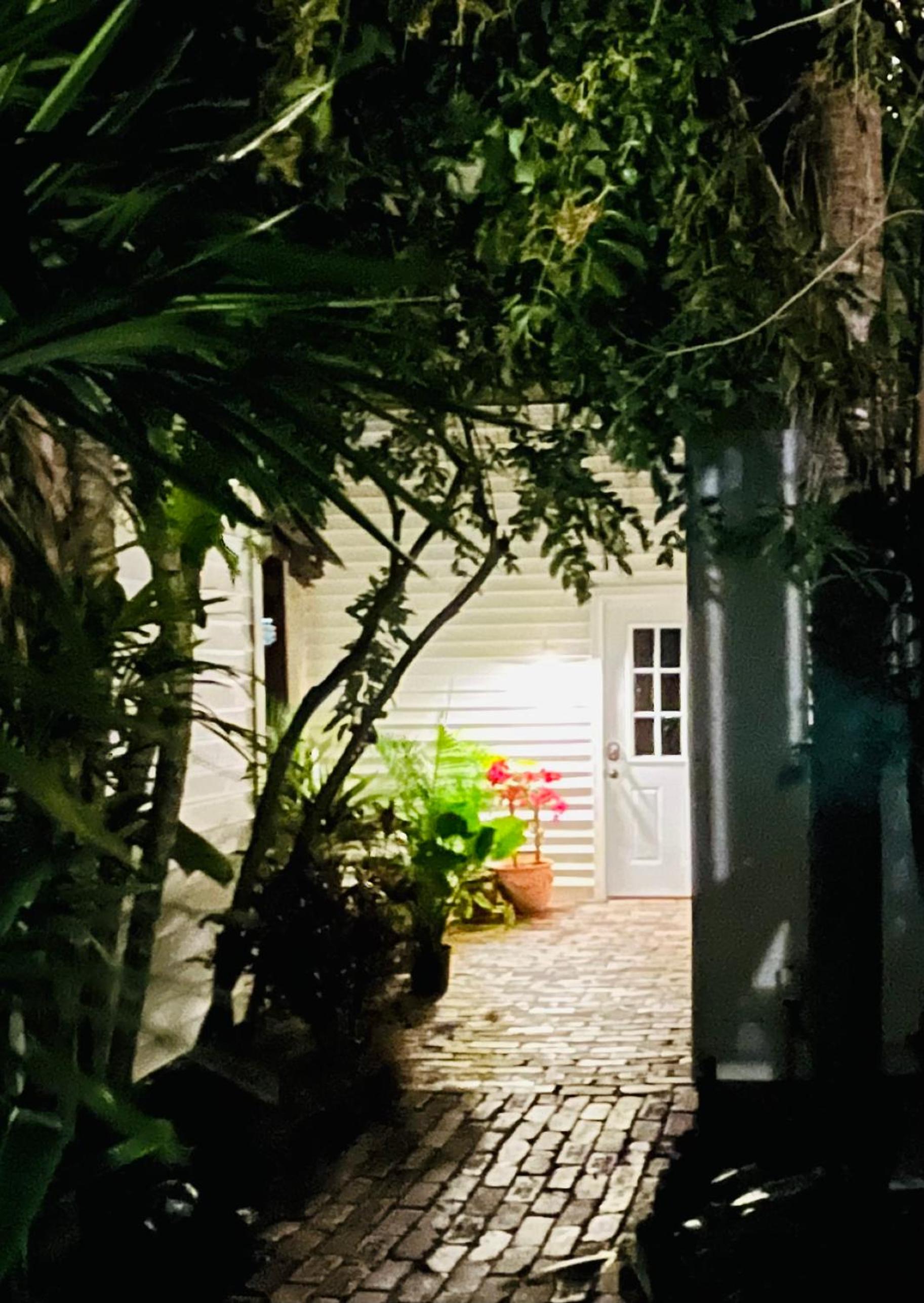 "Dunes" Gulf-View Historic Beachside Cottage 1/1 view 3