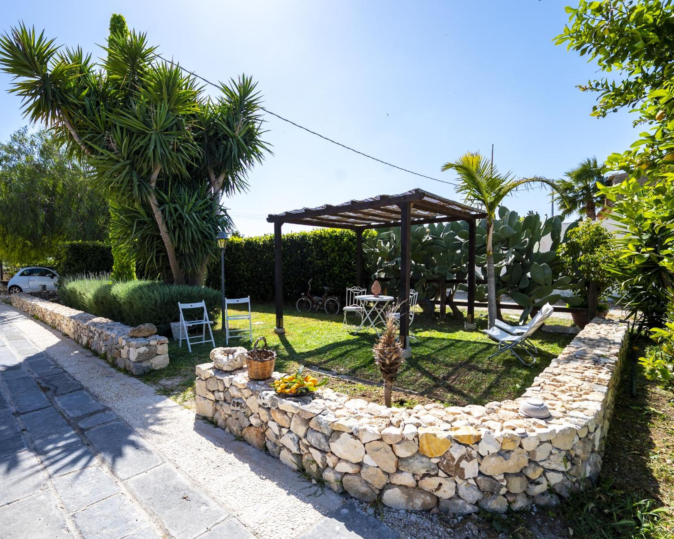 La Virgy per Noto with share swimming pool with wonderful sea view