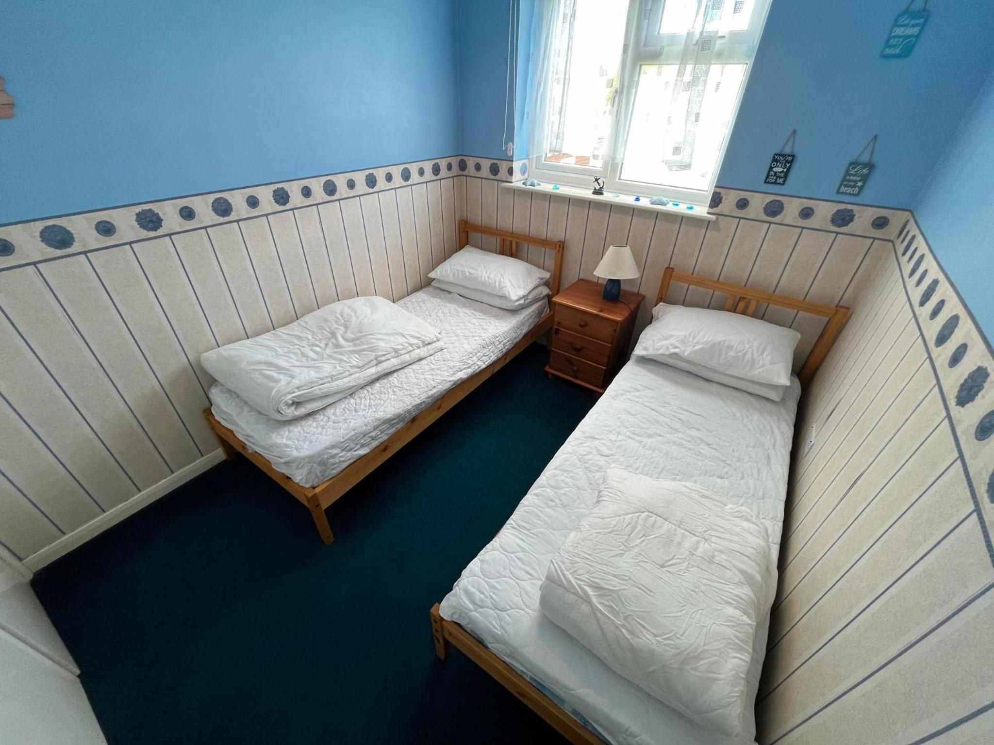 124, Three bed two storey chalet on Bermuda holiday park, Hemsby - Sleeps 7, bed linen and towels included with onsite entertainment and further entertainm view 2