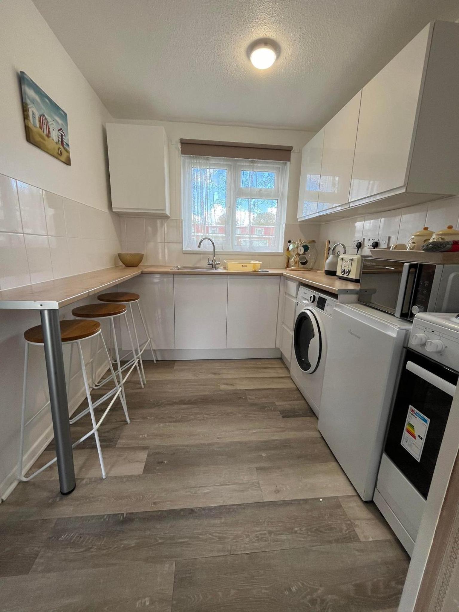 124, Three bed two storey chalet on Bermuda holiday park, Hemsby - Sleeps 7, bed linen and towels included with onsite entertainment and further entertainm view 3