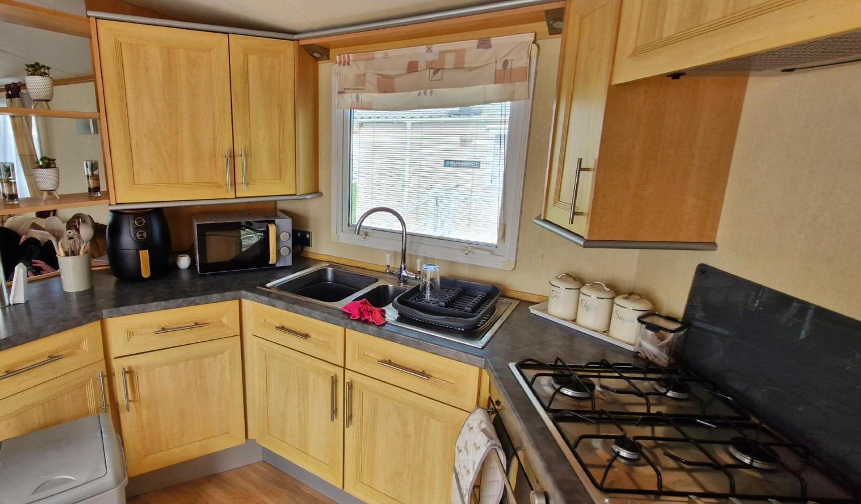 MOLLIES DEN 6 Berth 2 Bedrooms Waterside Leisure Park Ingoldmells view 5